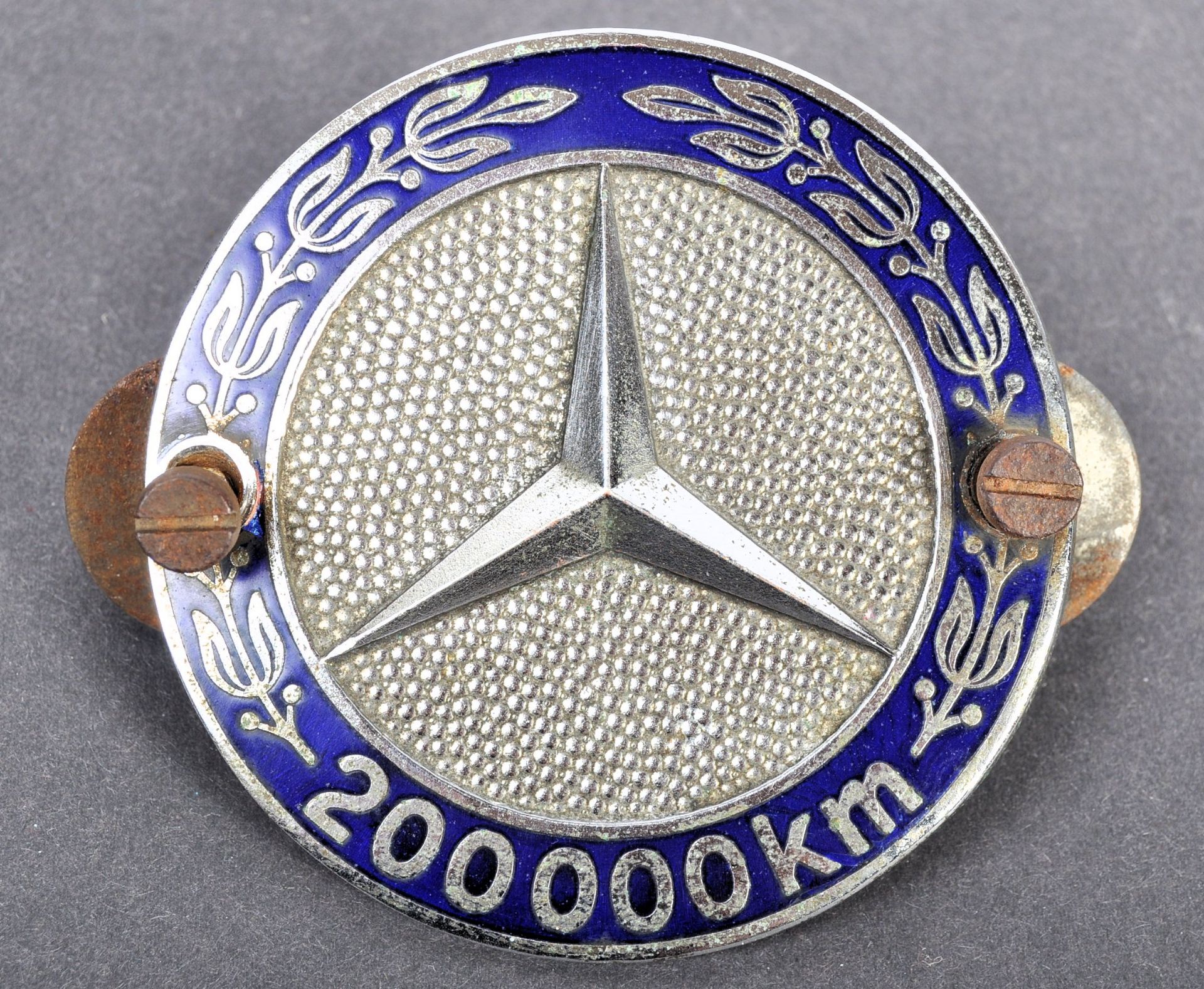 RARE VINTAGE MERCEDES BENZ ' 200,000 KM ' GRILL BADGE