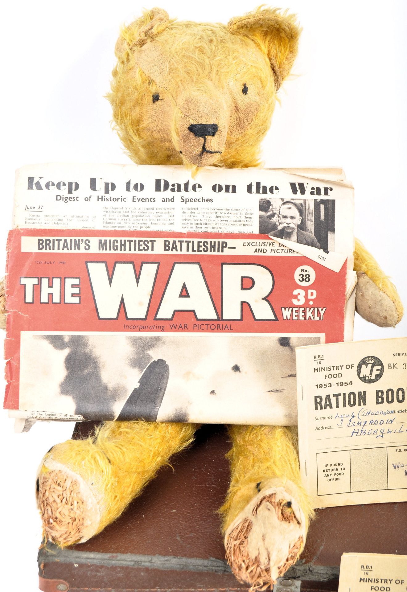 EX-MUSEUM DISPLAY - WWII CHILD'S EVACUATION SUITCA - Bild 2 aus 4