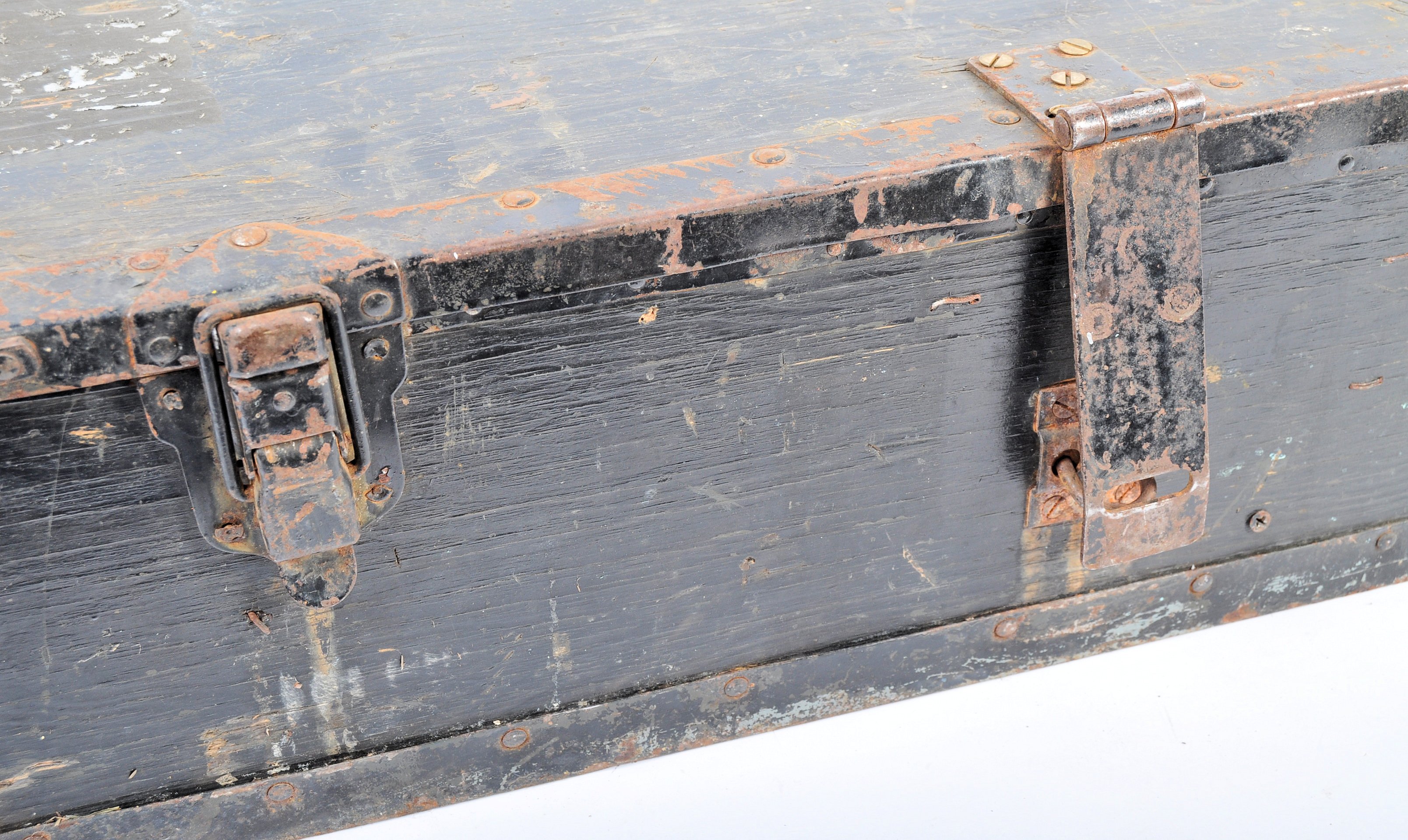 LARGE WWII GERMAN ARMY AMMUNITION / SMALL ARMS BOX - Image 3 of 5