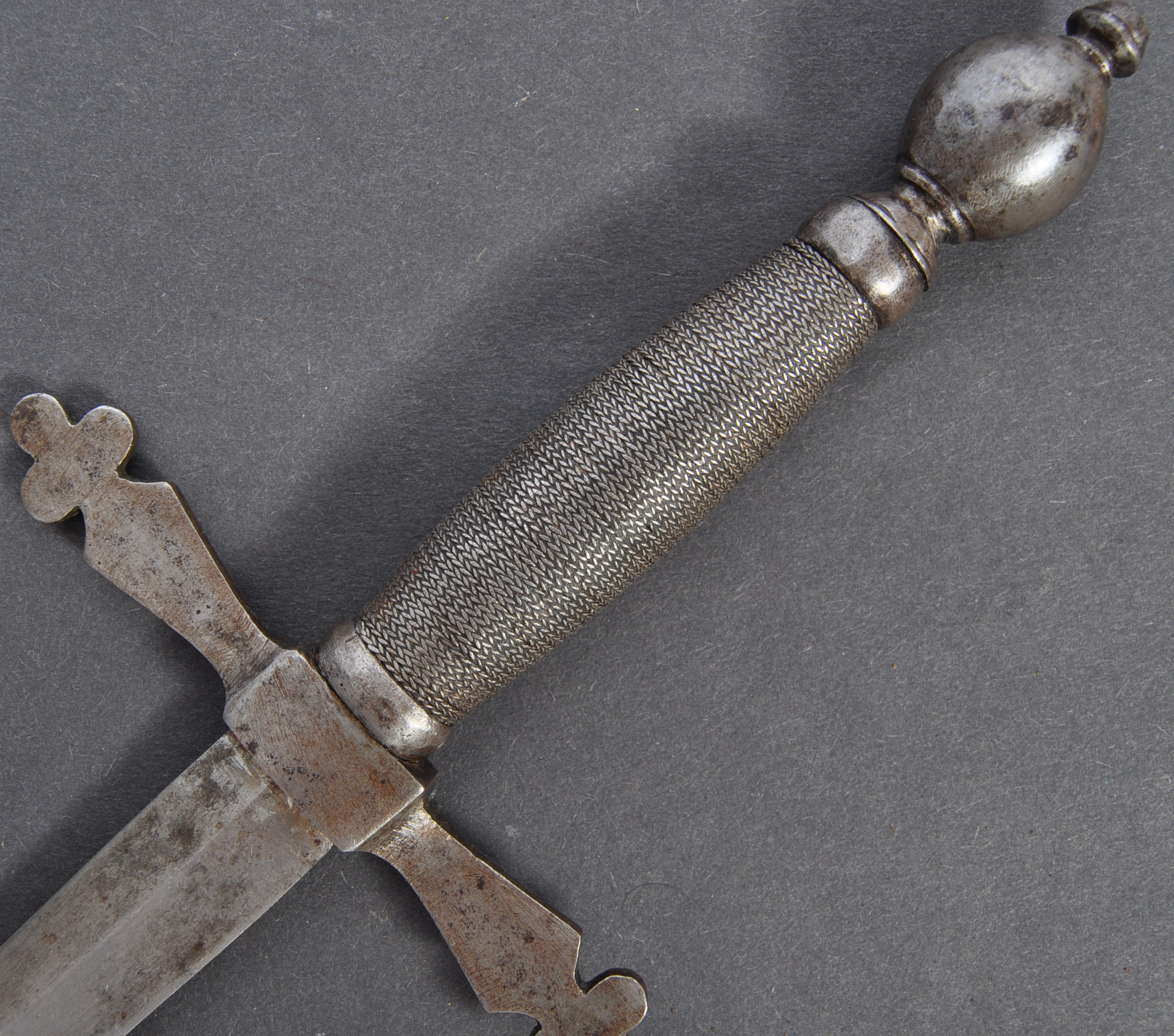 18TH CENTURY SOUTHERN EUROPEAN STILETTO KNIFE / DA - Image 2 of 4