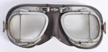 PAIR OF STADIUM MADE WORLD WAR AVIATION / DRIVING GOGGLES