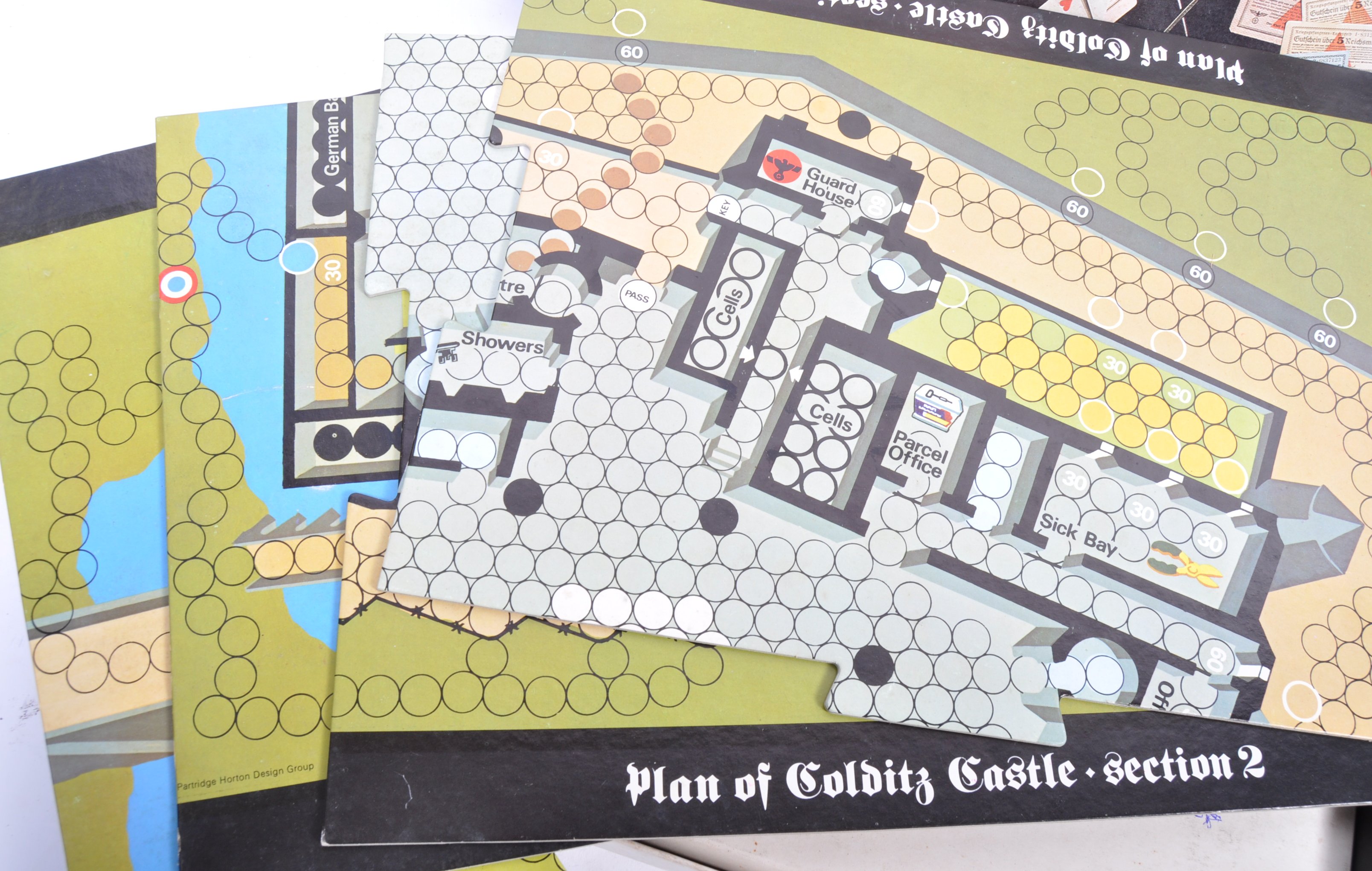 VINTAGE WWII INTEREST ' ESCAPE FROM COLDITZ ' BOARD GAME - Image 2 of 4