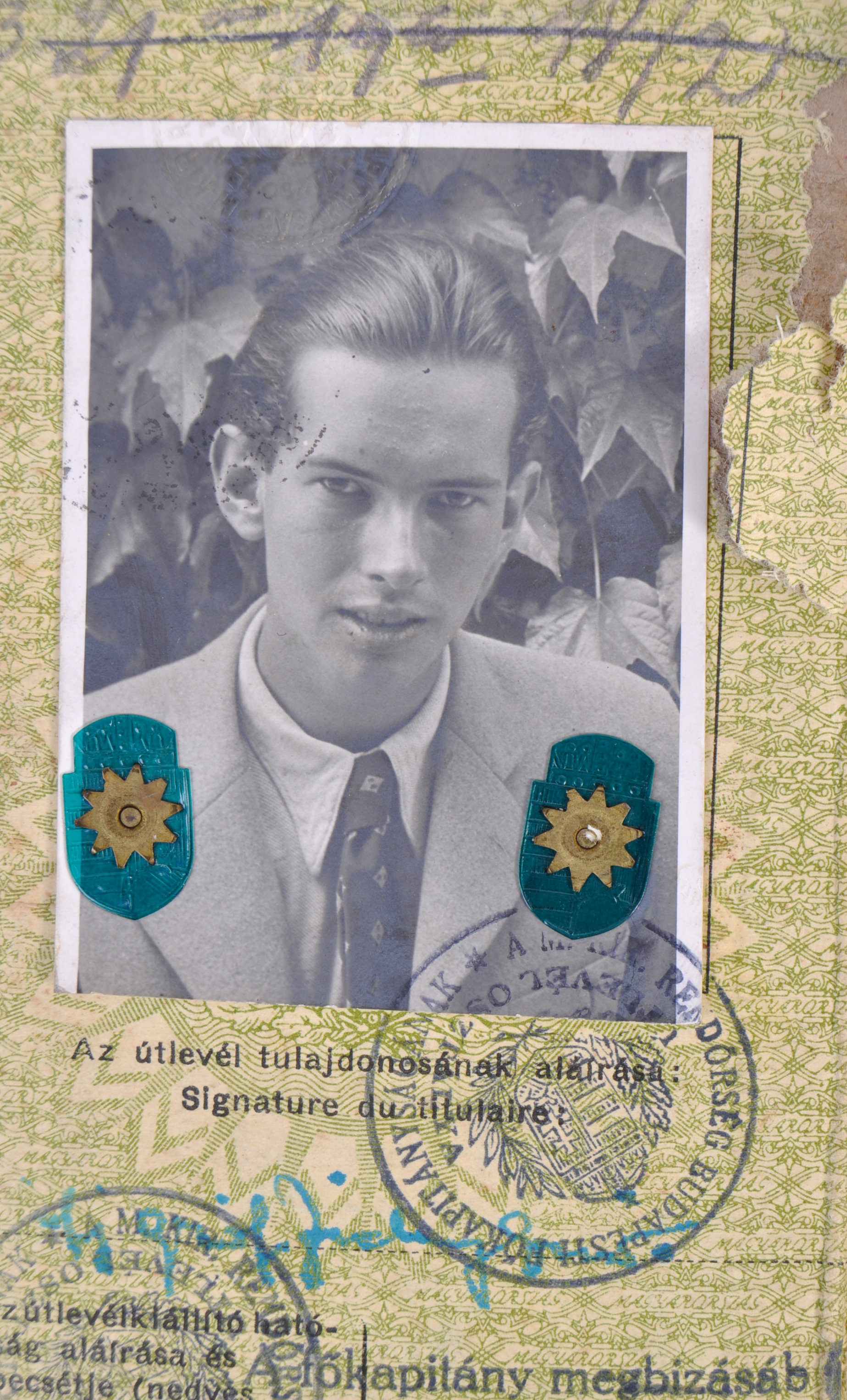 RARE ORIGINAL WWII ERA KINGDOM OF HUNGARY STUDENT PASSPORT - Image 3 of 7