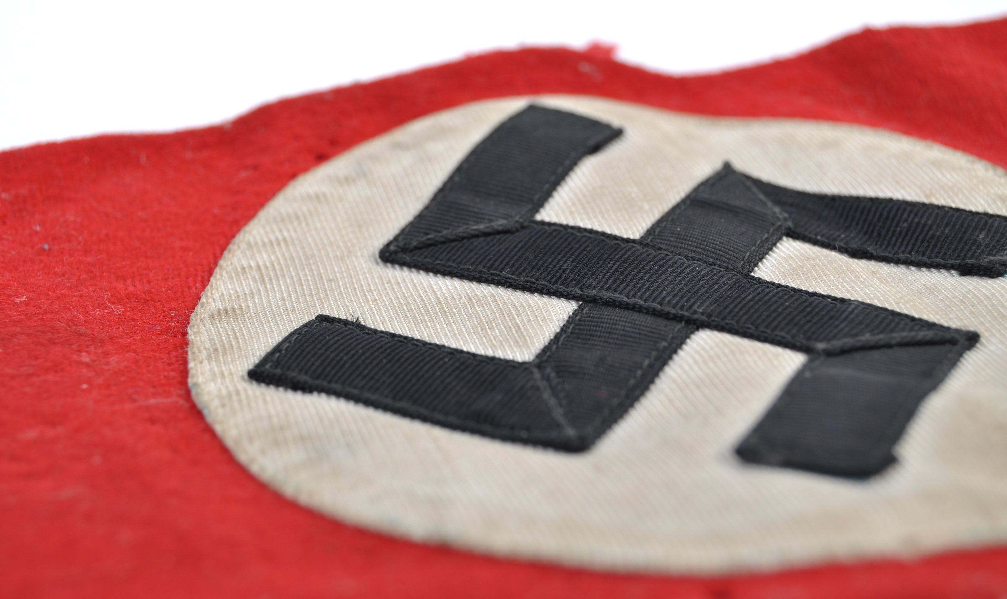 ORIGINAL WWII SECOND WORLD WAR NAZI PARTY CLOTH ARMBAND - Image 4 of 5