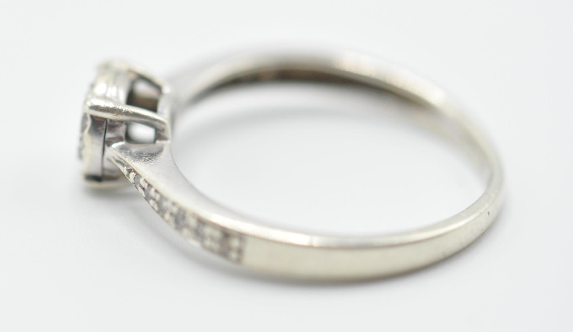 A 9ct white gold ladies dress ring having a diamon - Image 4 of 7