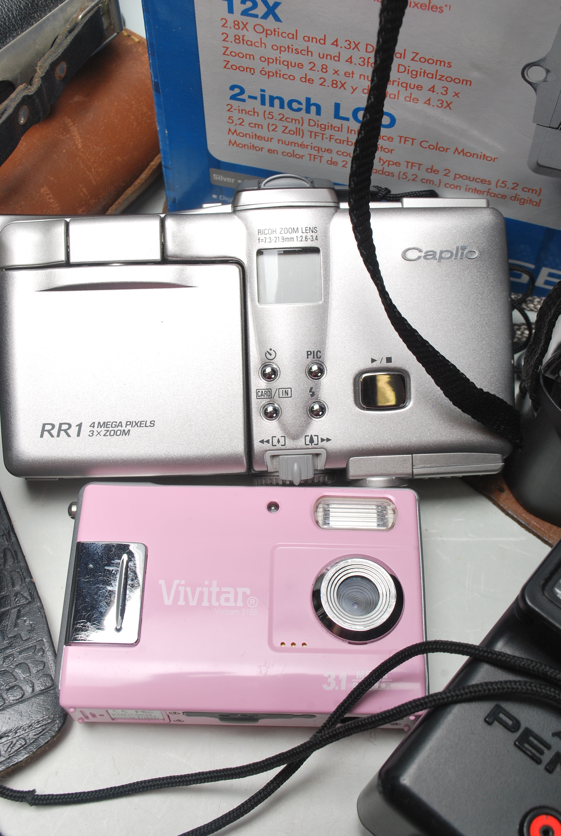 A mixed group of cameras and accessories to includ - Image 6 of 12