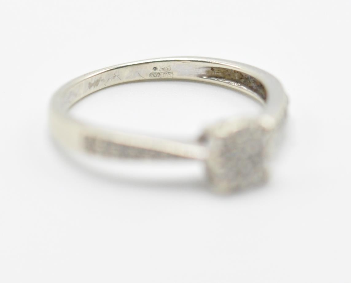 A 9ct white gold ladies dress ring having a diamon - Image 6 of 7