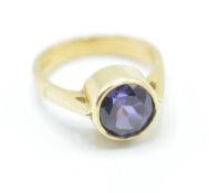 A hallmarked 18ct gold ring bezel set with a round