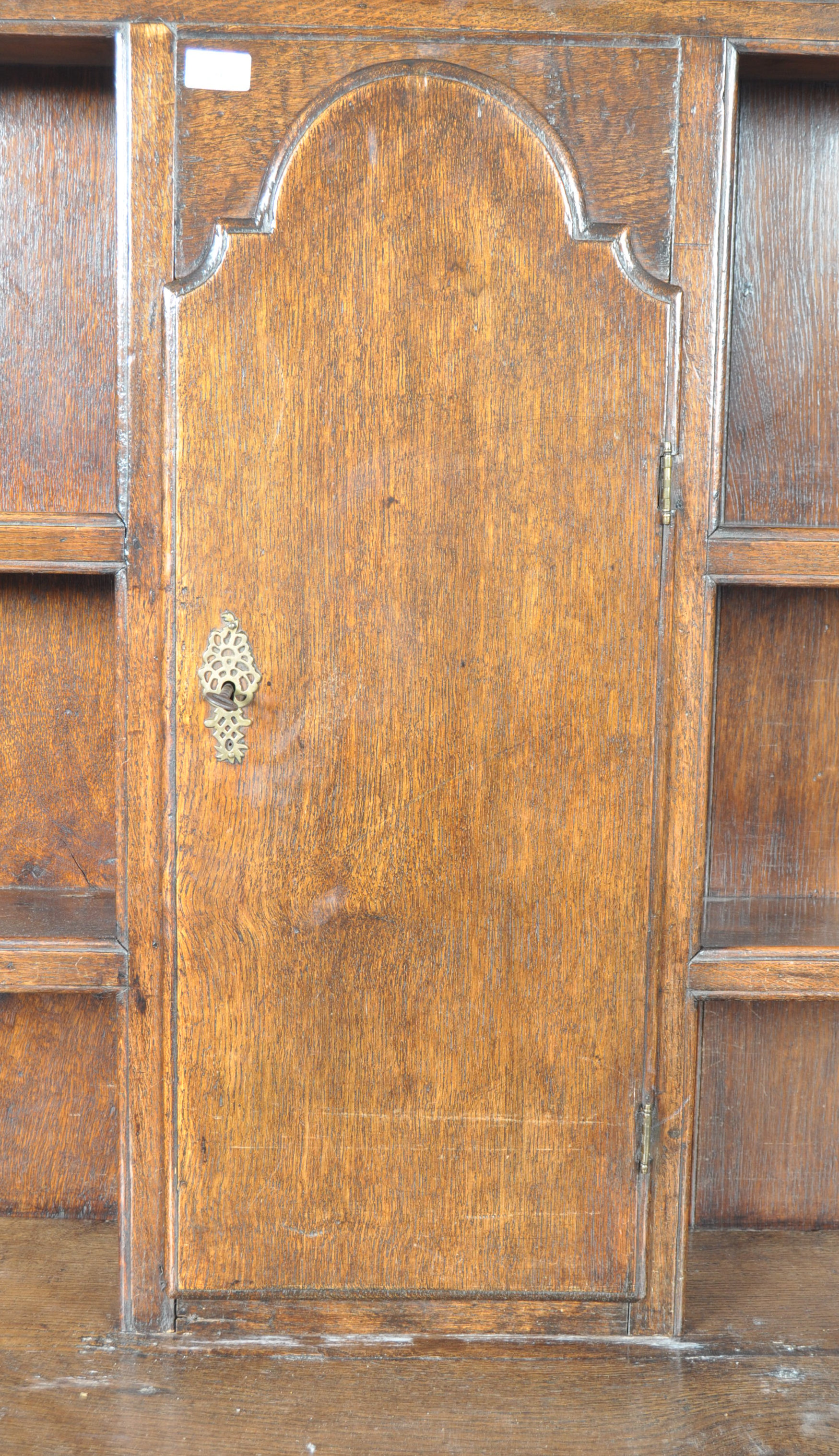 18TH CENTURY GEORGIAN ENGLISH ANTIQUE OAK DRESSER - Image 13 of 18