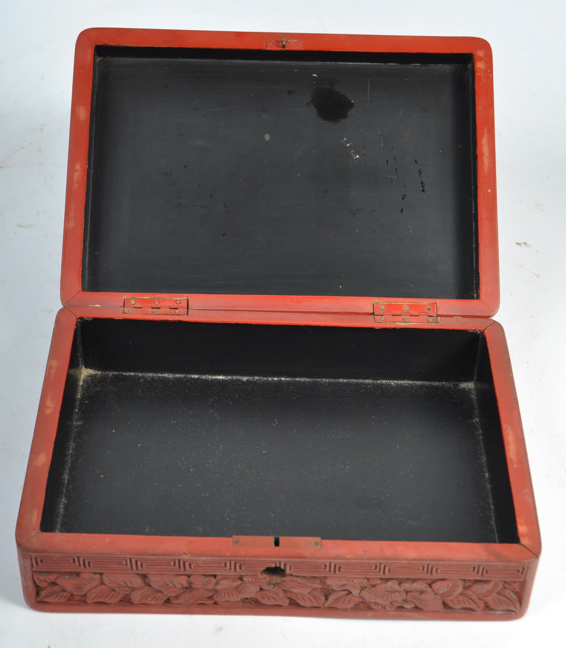 19TH CENTURY CHINESE RED & BLACK LACQUER WOODEN BO - Image 6 of 6