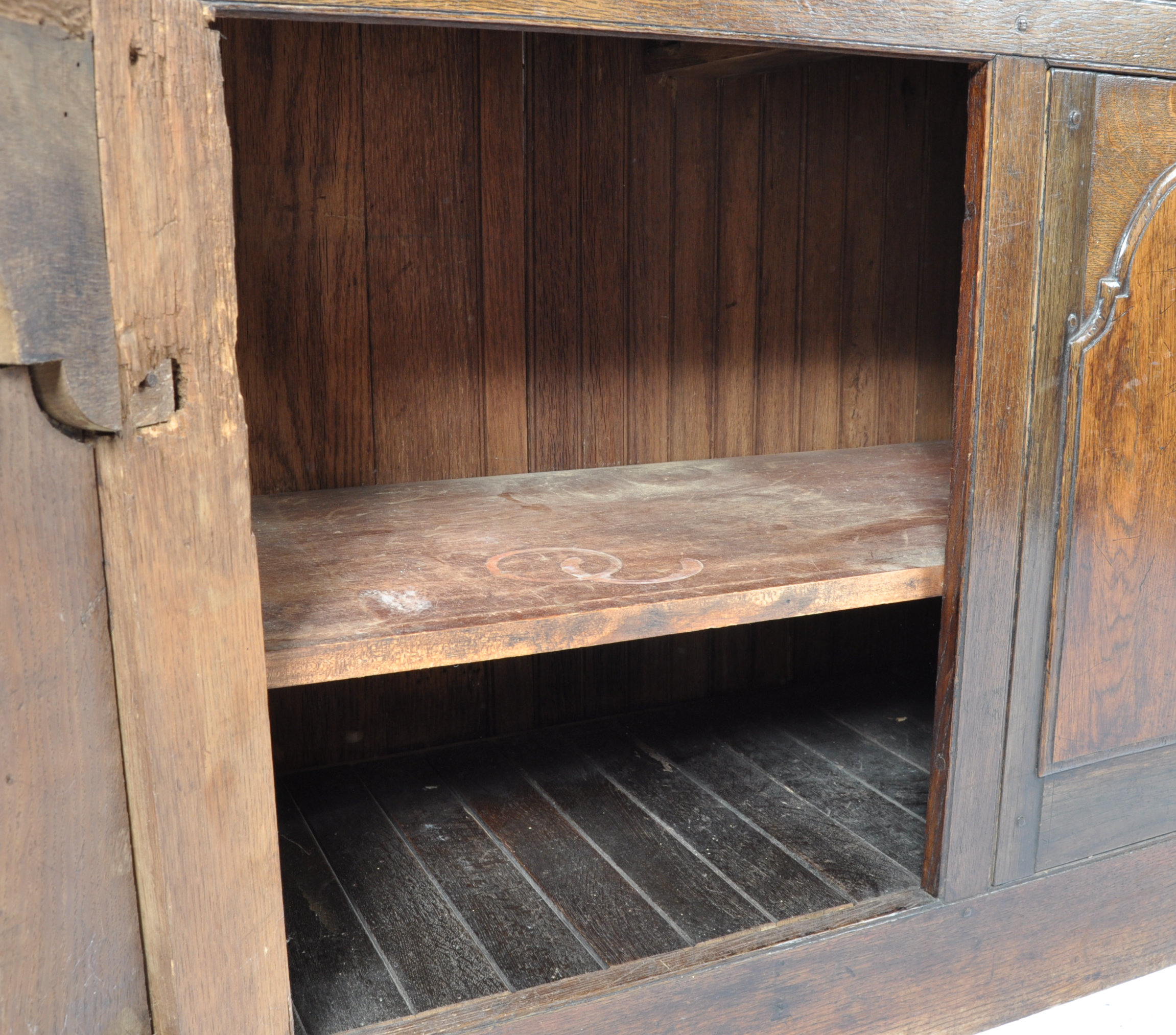 18TH CENTURY GEORGIAN ENGLISH ANTIQUE OAK DRESSER - Image 8 of 18