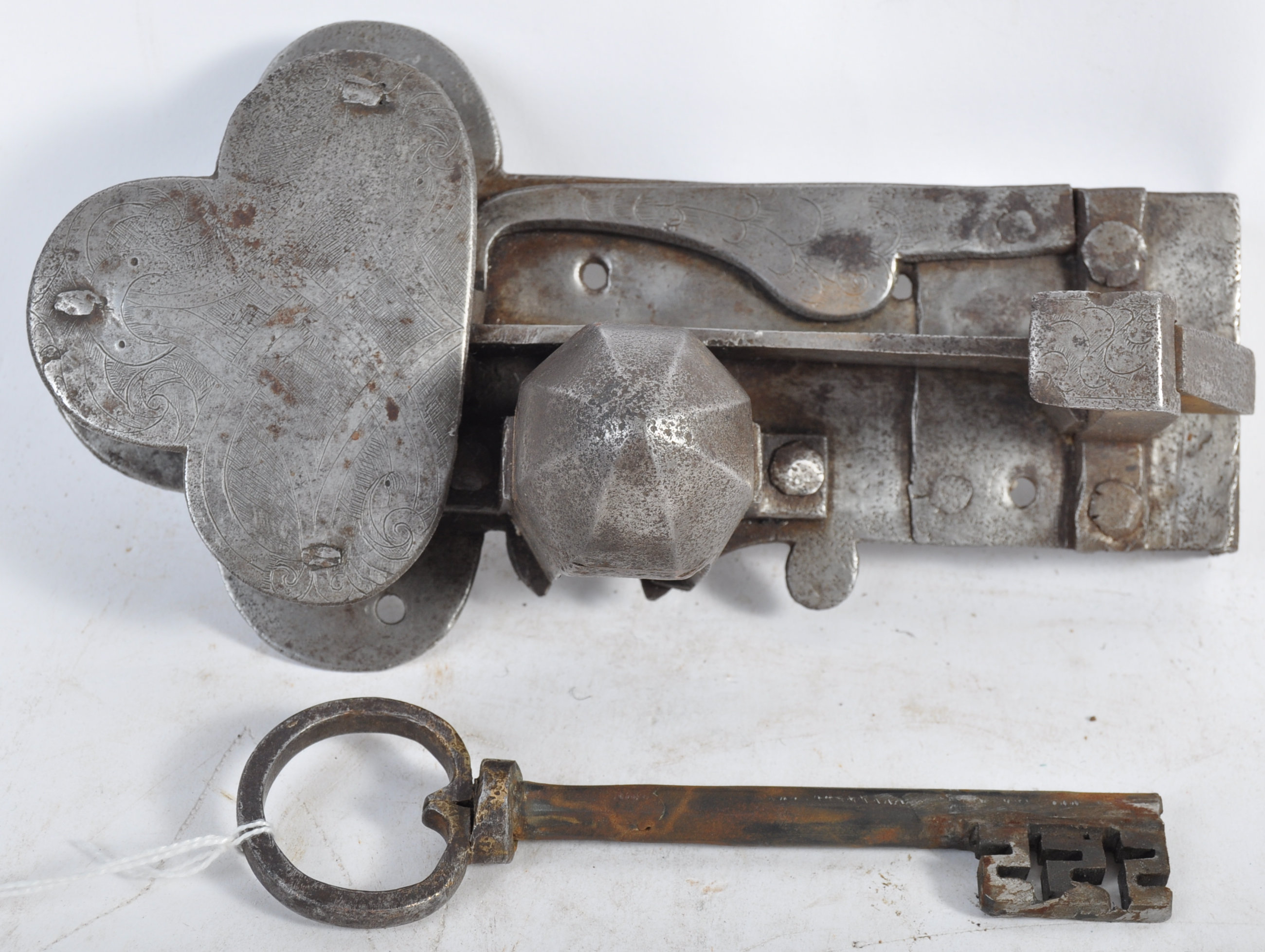 A 17TH CENTURY GERMAN ANTIQUE ENGRAVED STEEL LOCK