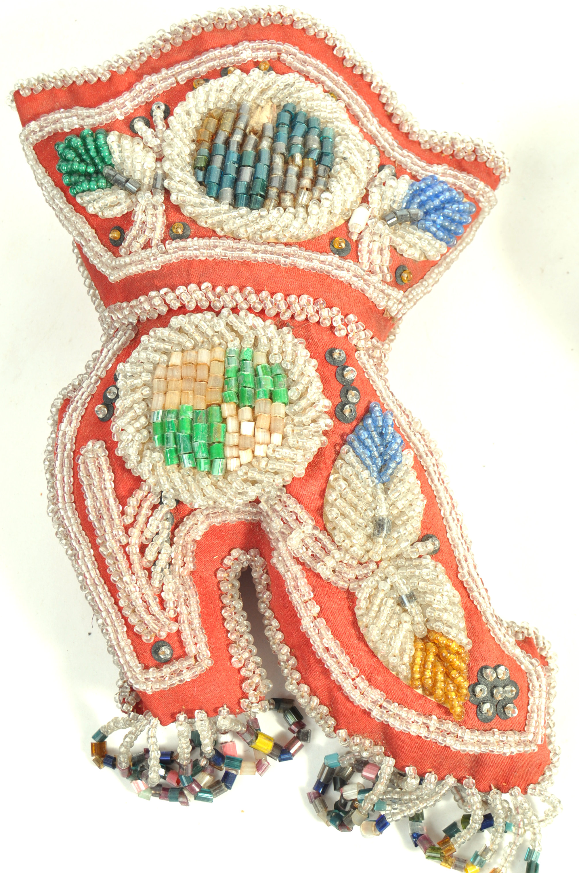 COLLECTION OF IROQUOIS BEADWORK ITEMS - Image 6 of 20