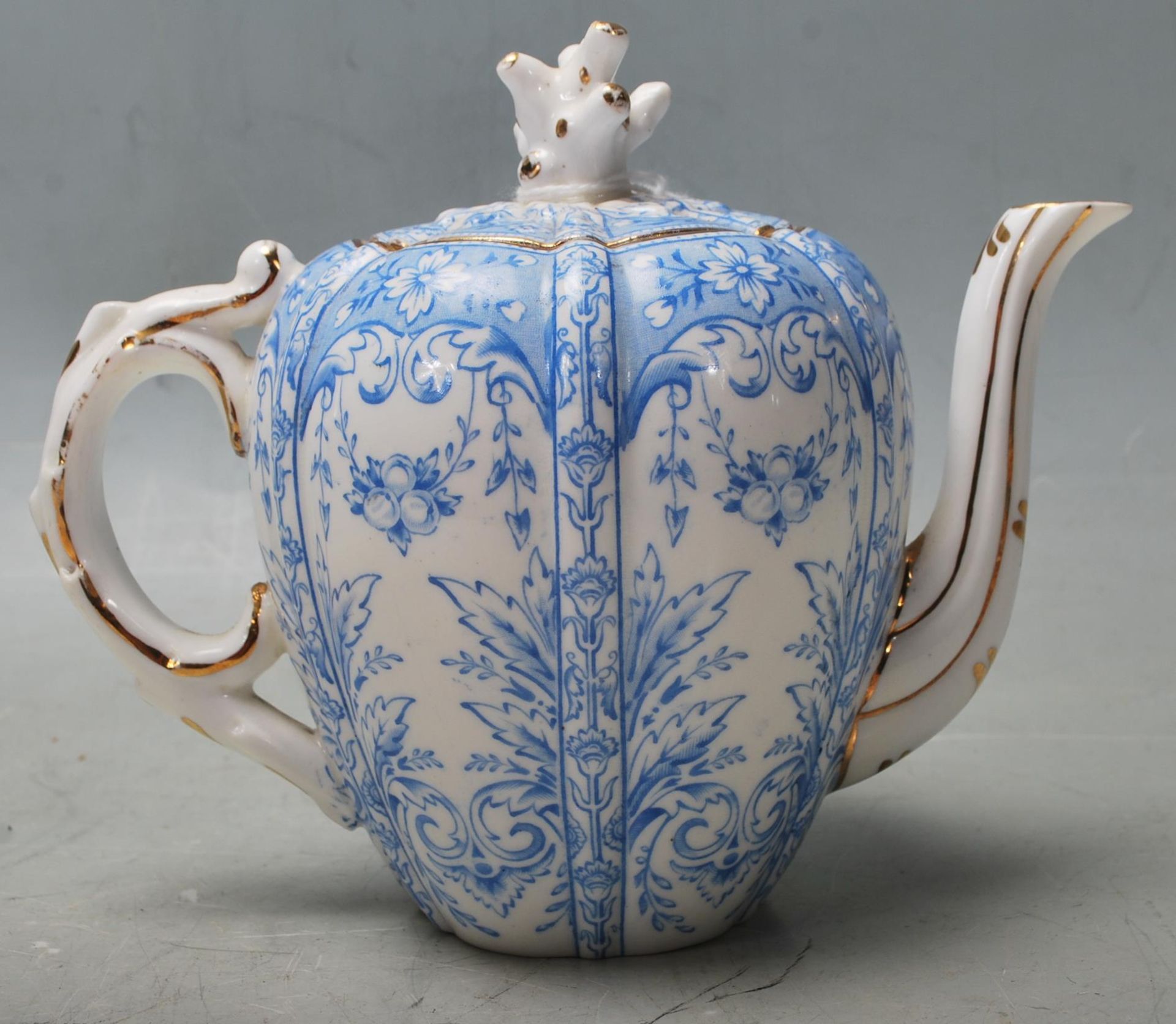 A 19th century Victorian Blue and white Aynsley Engle ceramic tea service for four comprising of - Bild 11 aus 15