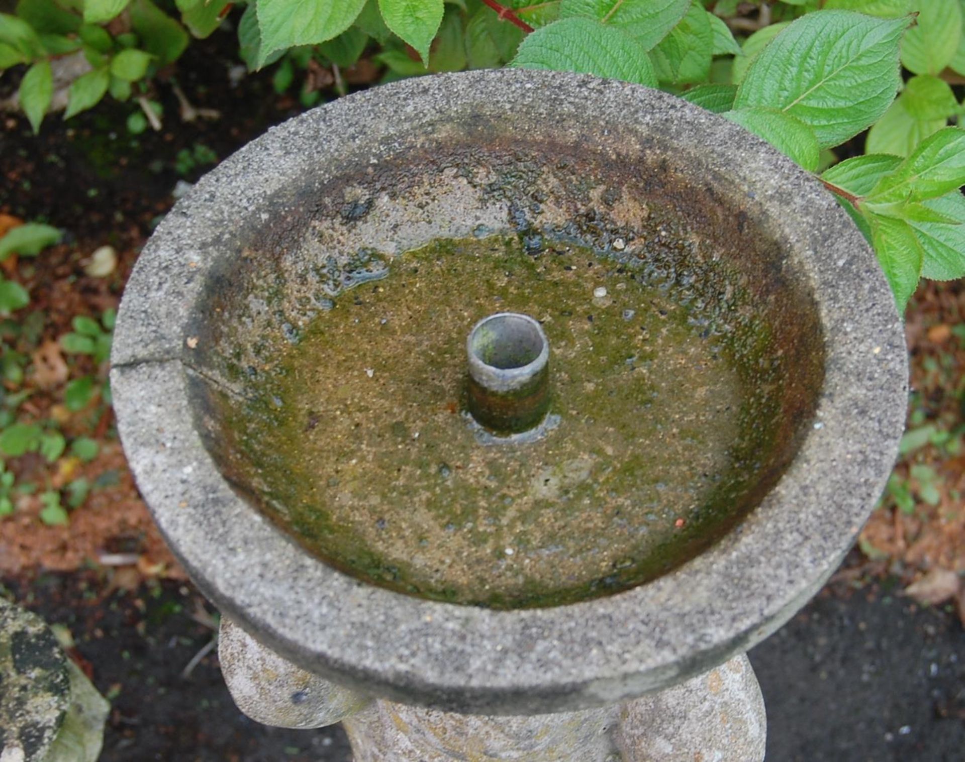 A collection of 20th Century stone garden ornaments / statues / fountains to include a a cherub - Bild 5 aus 5