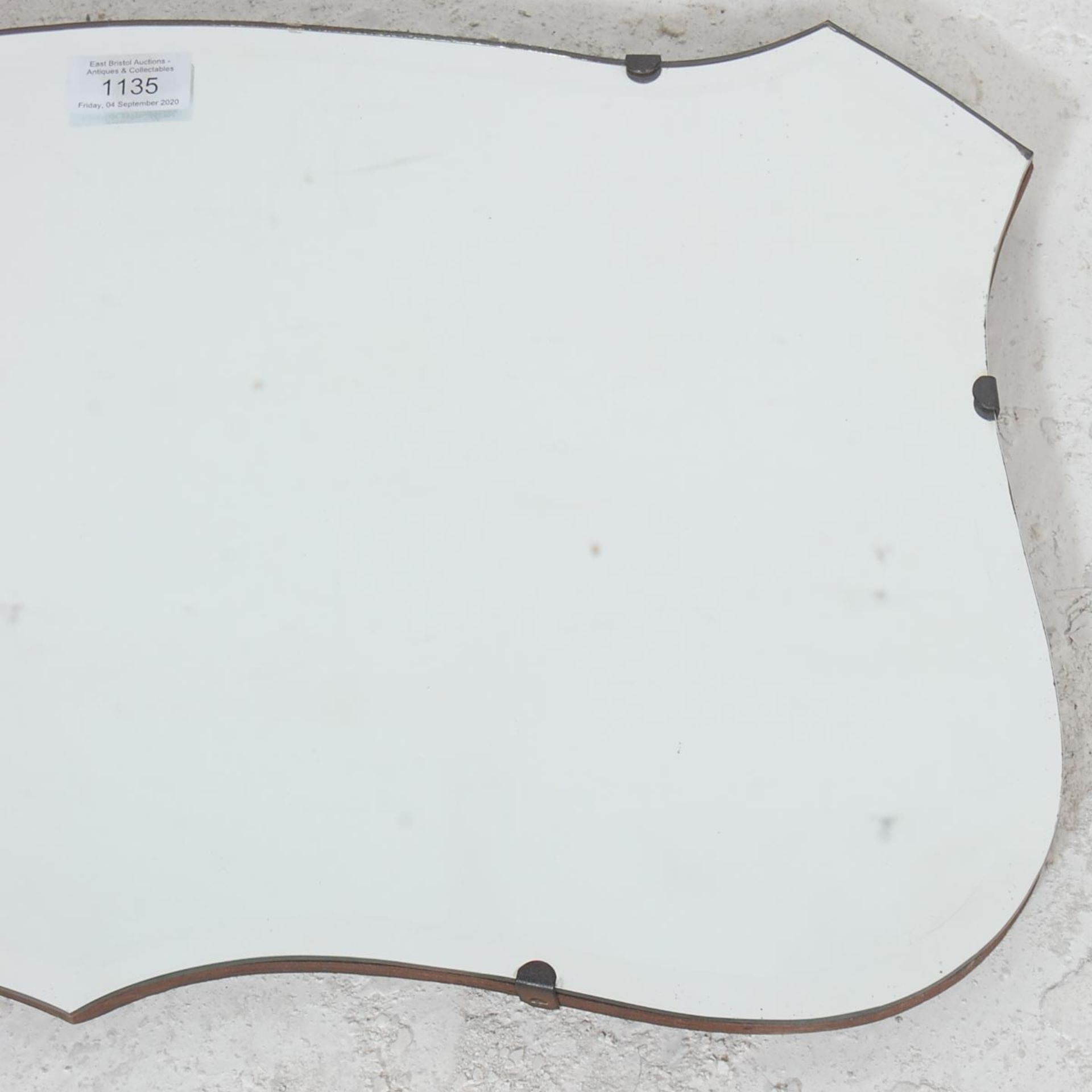 A 1920’s vintage wall hanging mirror in a shape of a shield with beveled glass mirror, oak back - Bild 3 aus 4
