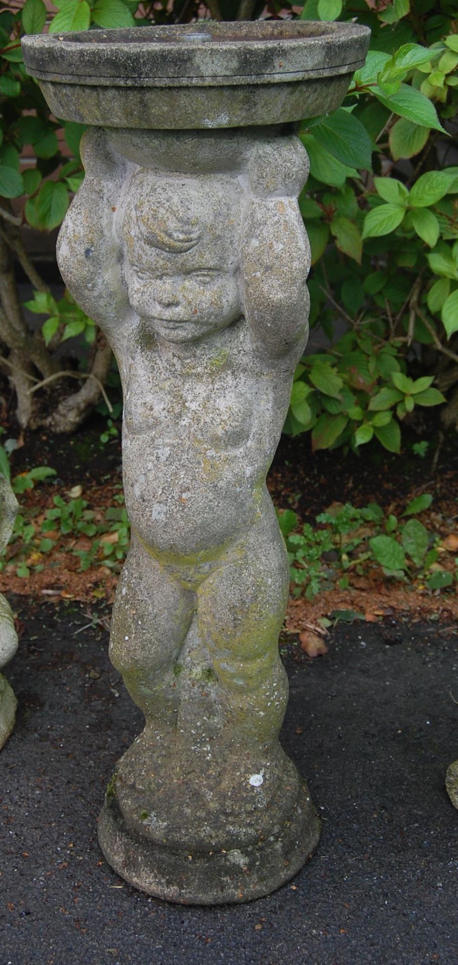 A collection of 20th Century stone garden ornaments / statues / fountains to include a a cherub - Bild 4 aus 5