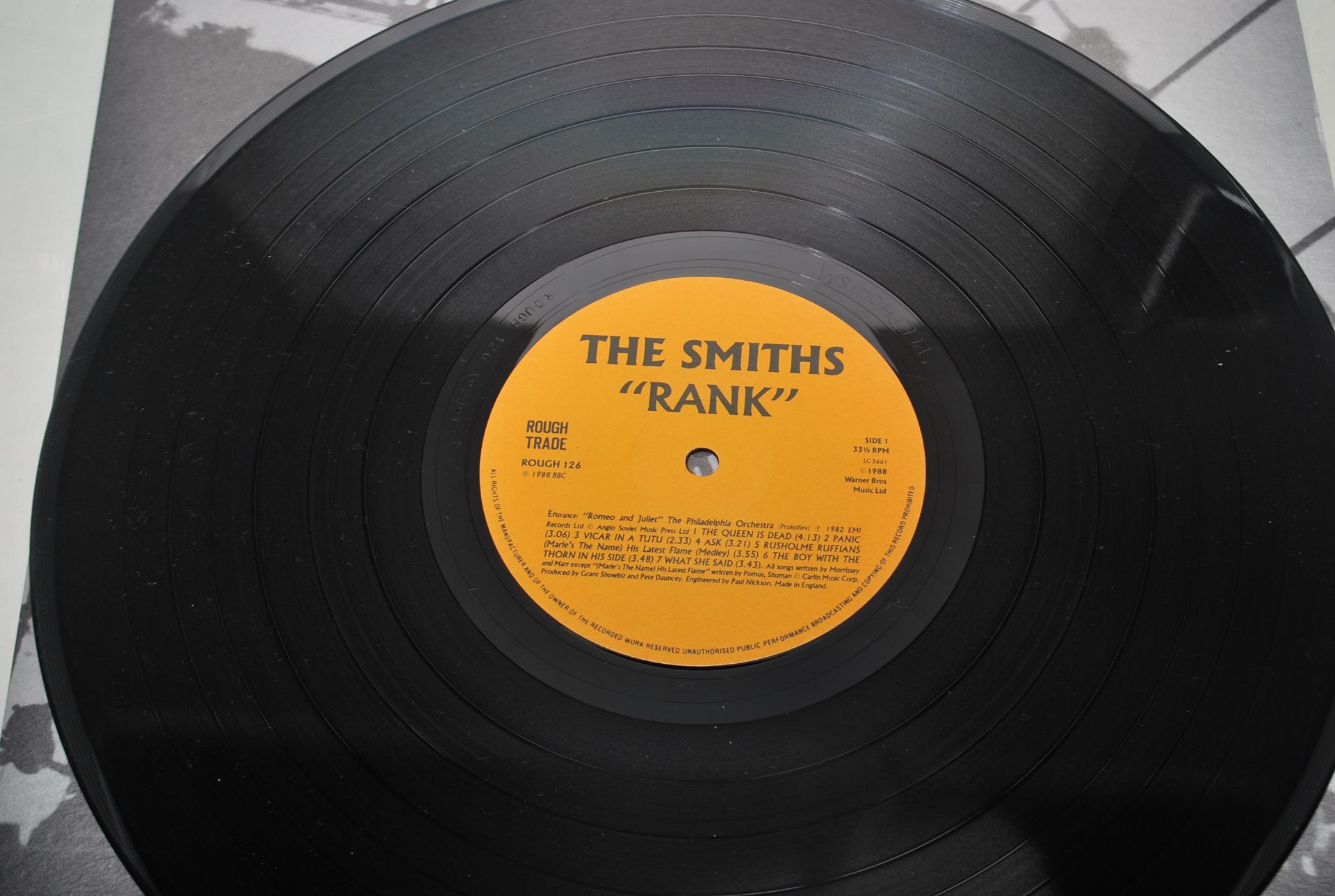 A collection of two vintage vinyl LP long play records to include The Smiths - Rank  & The - Bild 2 aus 7