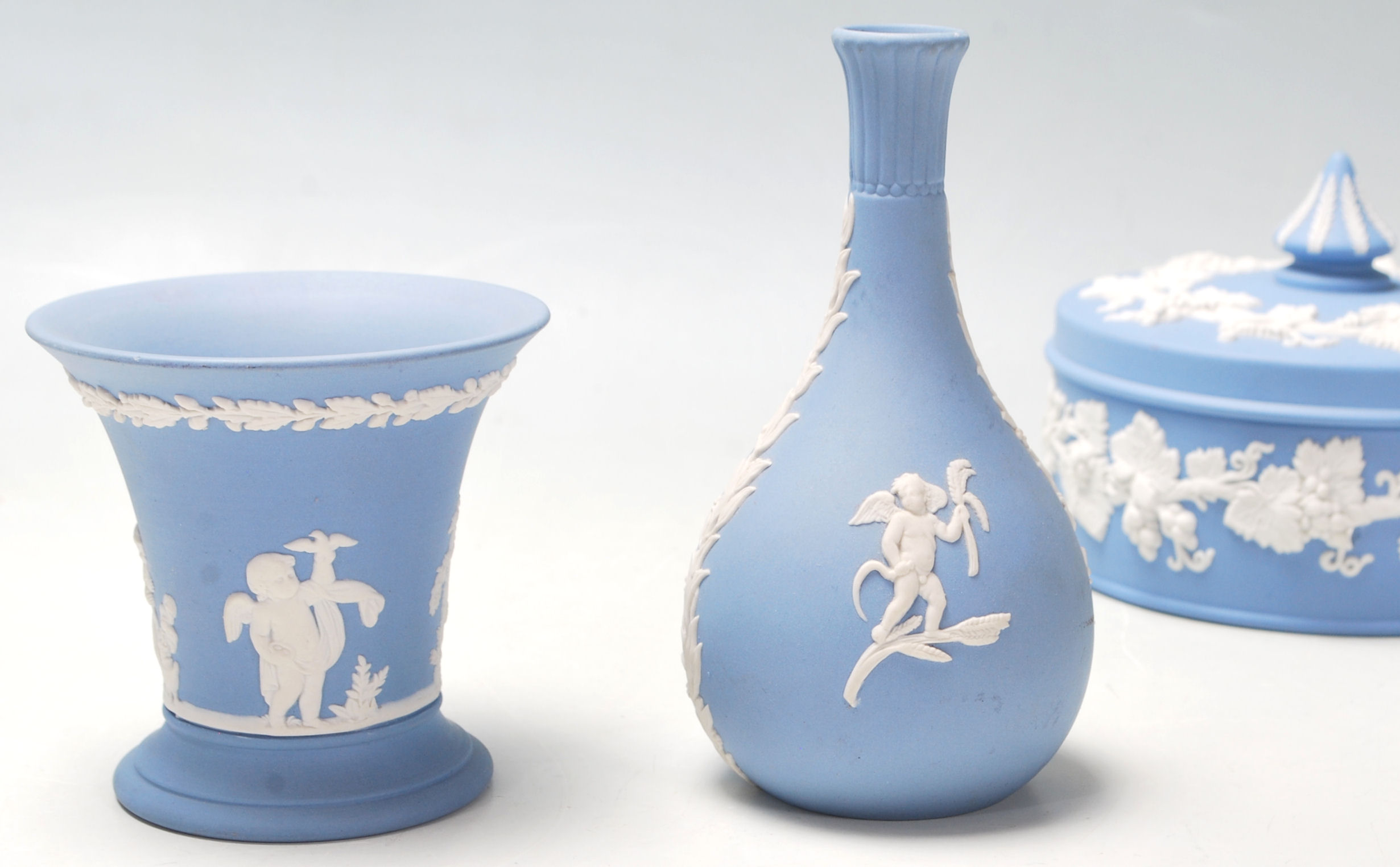 Wedgwood - A good collection of Wedgwood Jasperware consisting of a vase, fruit bowl, trinket pot, - Image 2 of 8