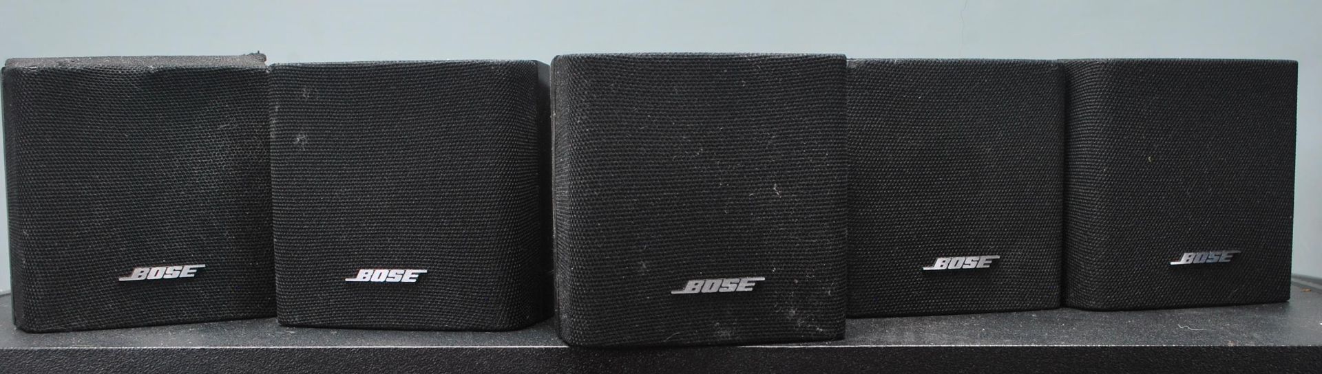 BOSE home cinema 5.1 system with sub woofer and five cube speakers. This system is powered ( - Bild 4 aus 18