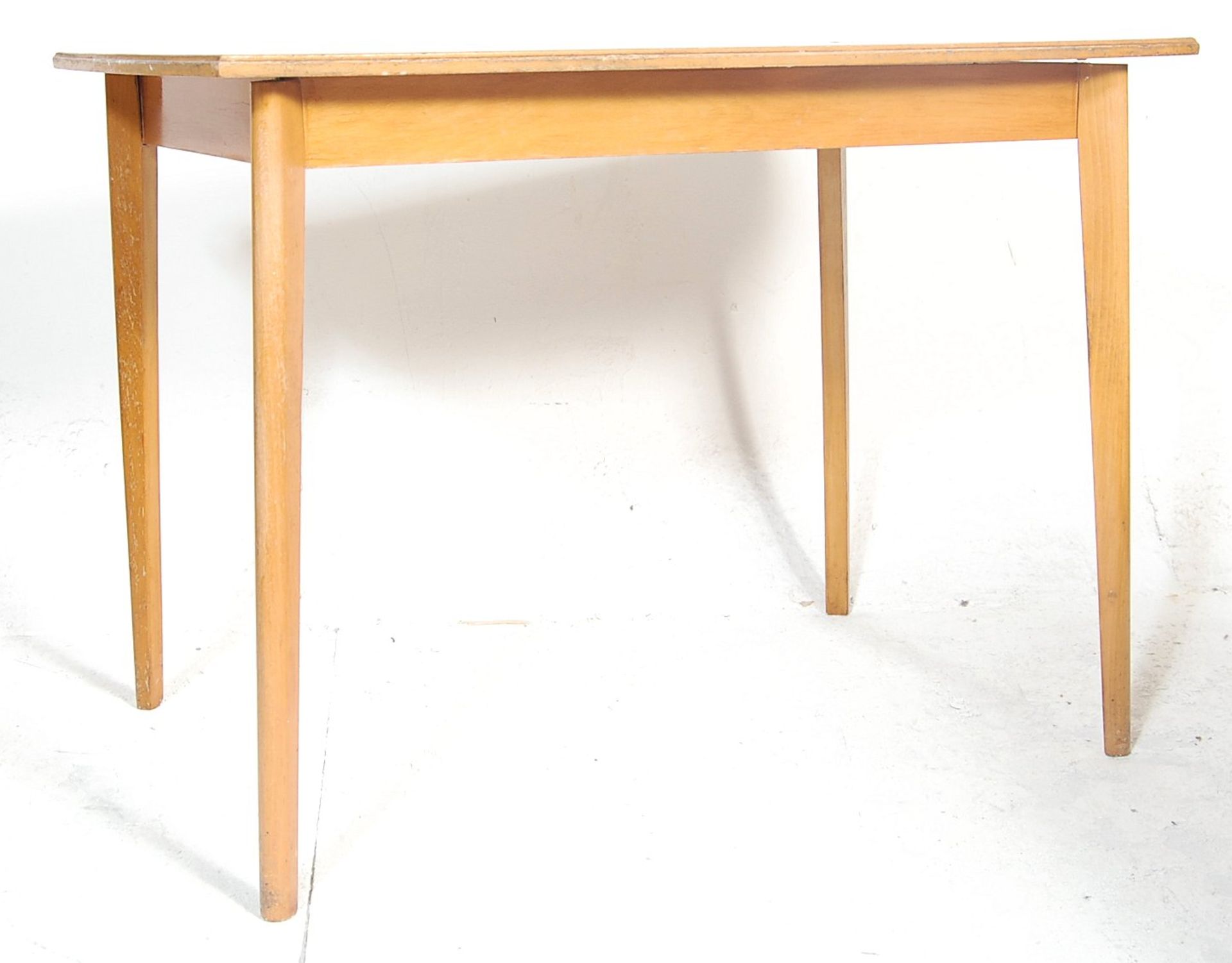 A mid century, circa 1950's formica and beech wood utility kitchenette dining table and chairs. - Bild 2 aus 5