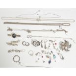 A good collection of silver 925 jewellery to include necklaces, bar brooch’s, rings, earrings,