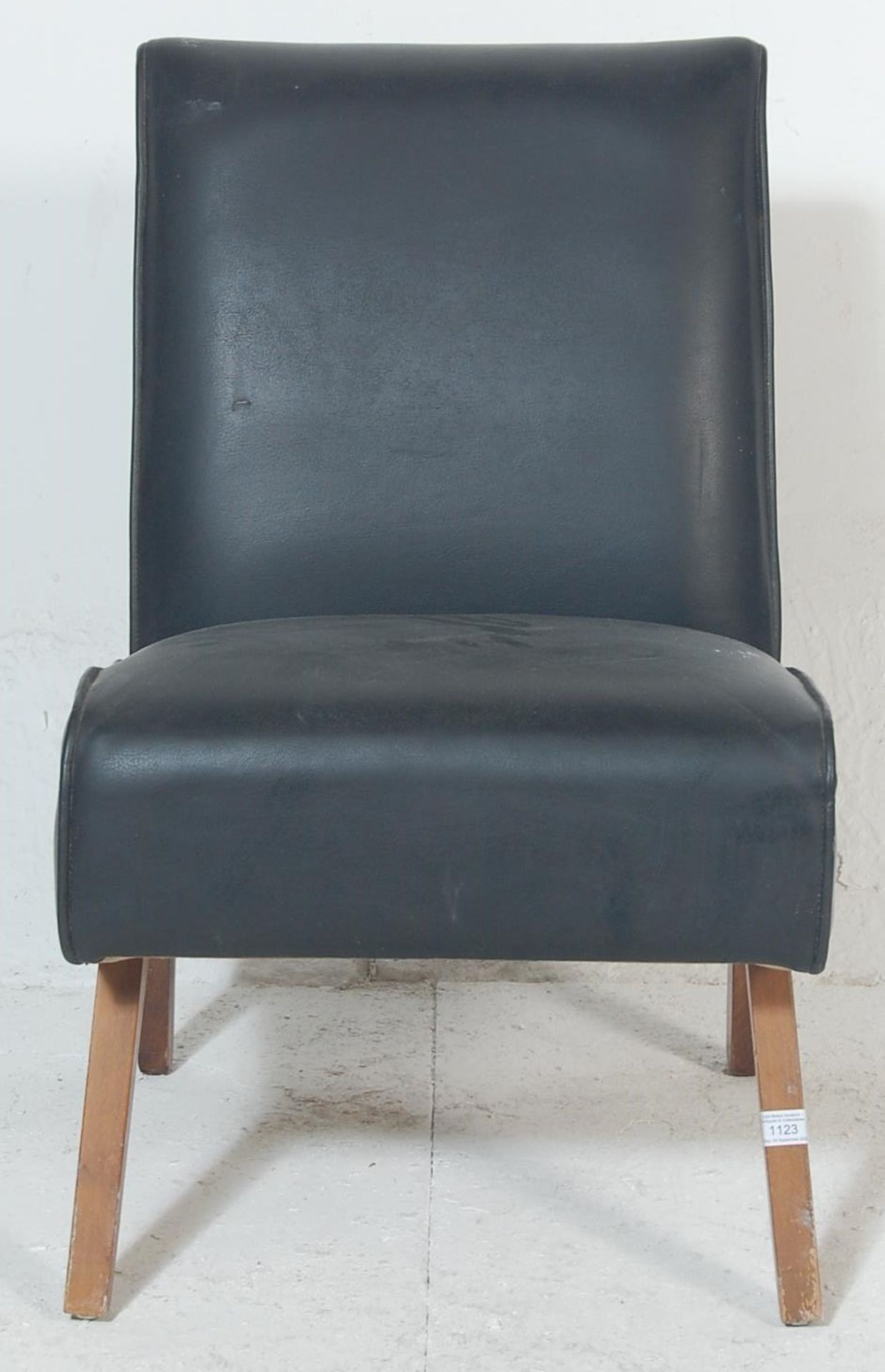 A vintage retro late 20th century bedroom chair having black leather upholstery raised on angular - Bild 2 aus 7