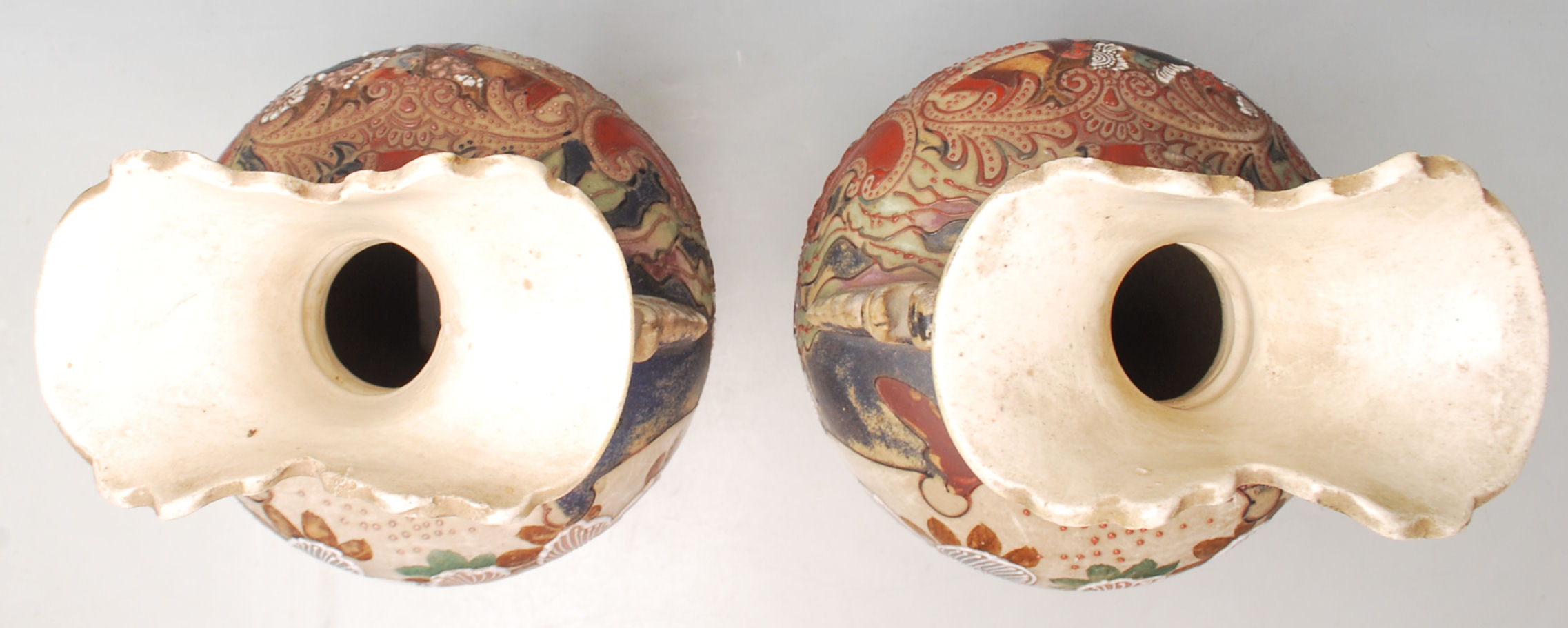 A pair of 20th Century Meiji revival Japanese vases having a flared top over a shaped body on a - Image 4 of 4