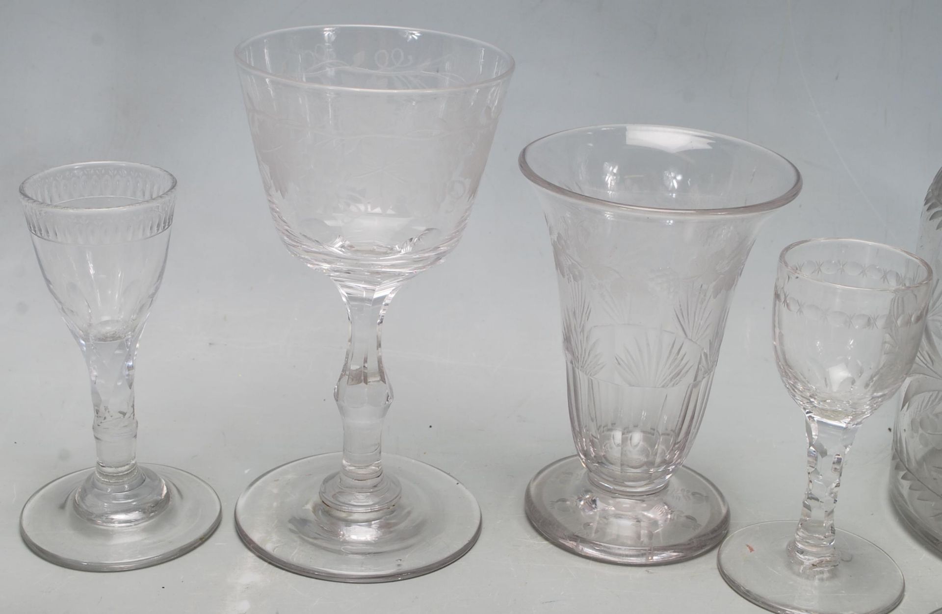 A large collection of antique 19th Century glasswa - Bild 5 aus 14