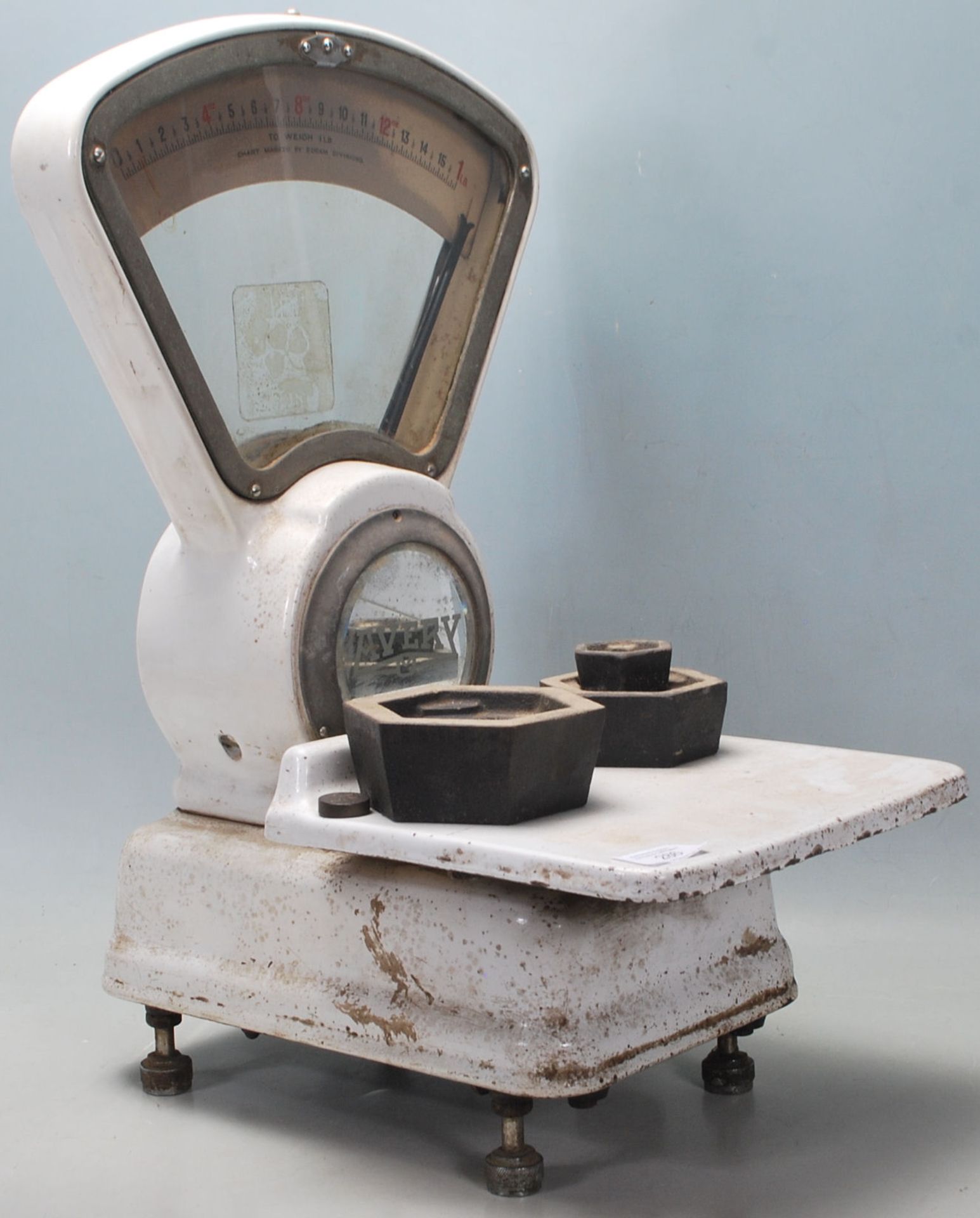 A VINTAGE MID 20TH CENTURY AVERY SHOP SCALE.