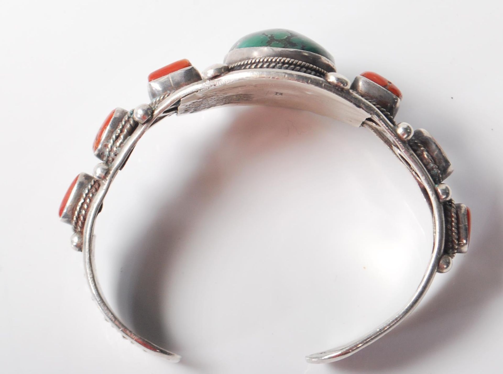 A stamped .925 silver bracelet bangle having beaded decoration to the clasp and is studded with - Bild 5 aus 5