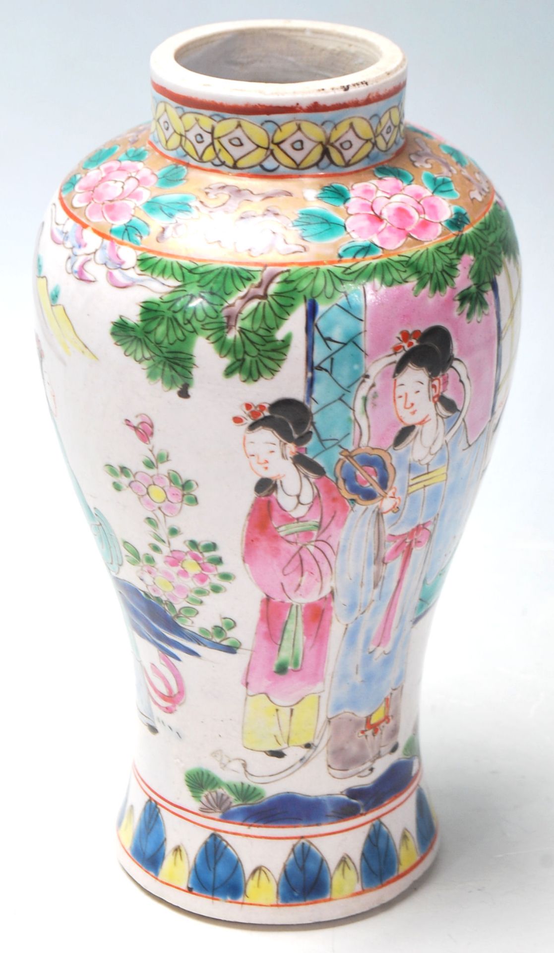 A 20th Century Chinese famille rose canton vase of wasted form being hand painted with two female - Bild 2 aus 5