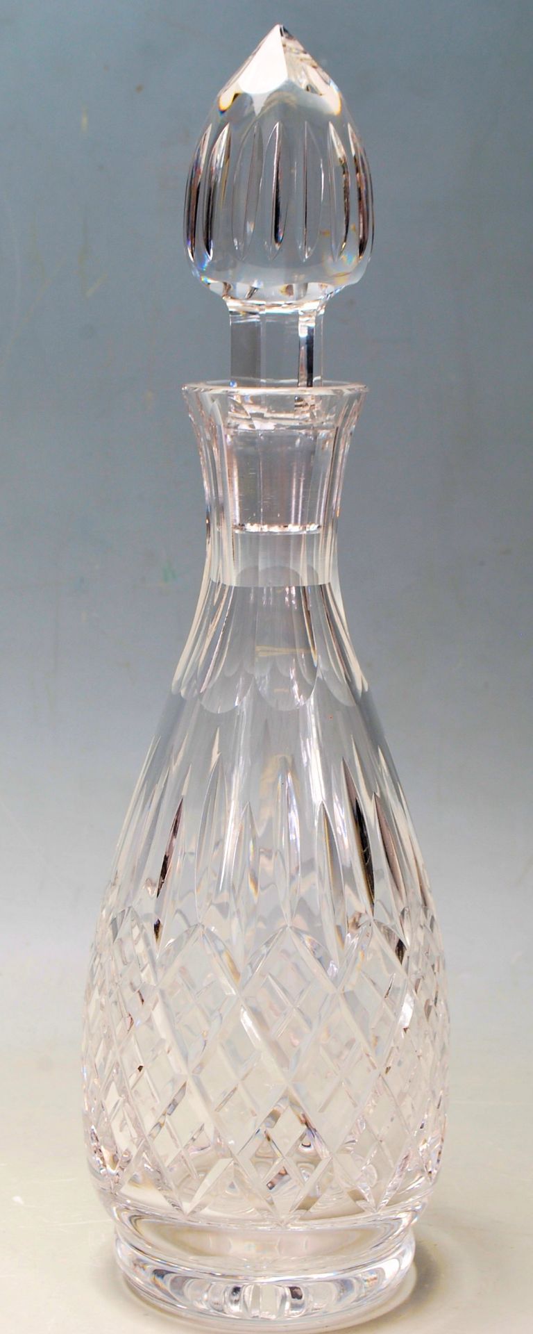 A 20th Century vintage cut glass decanter and glass set consisting of a bottle decanter complete - Bild 5 aus 6