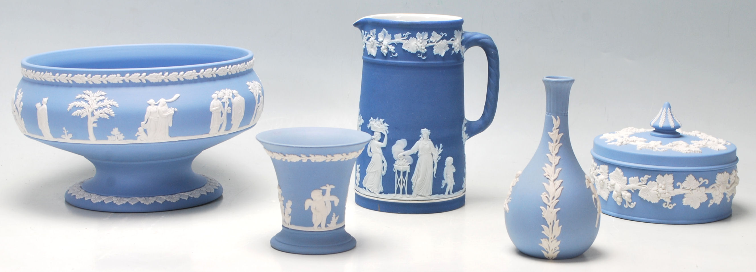 Wedgwood - A good collection of Wedgwood Jasperware consisting of a vase, fruit bowl, trinket pot,