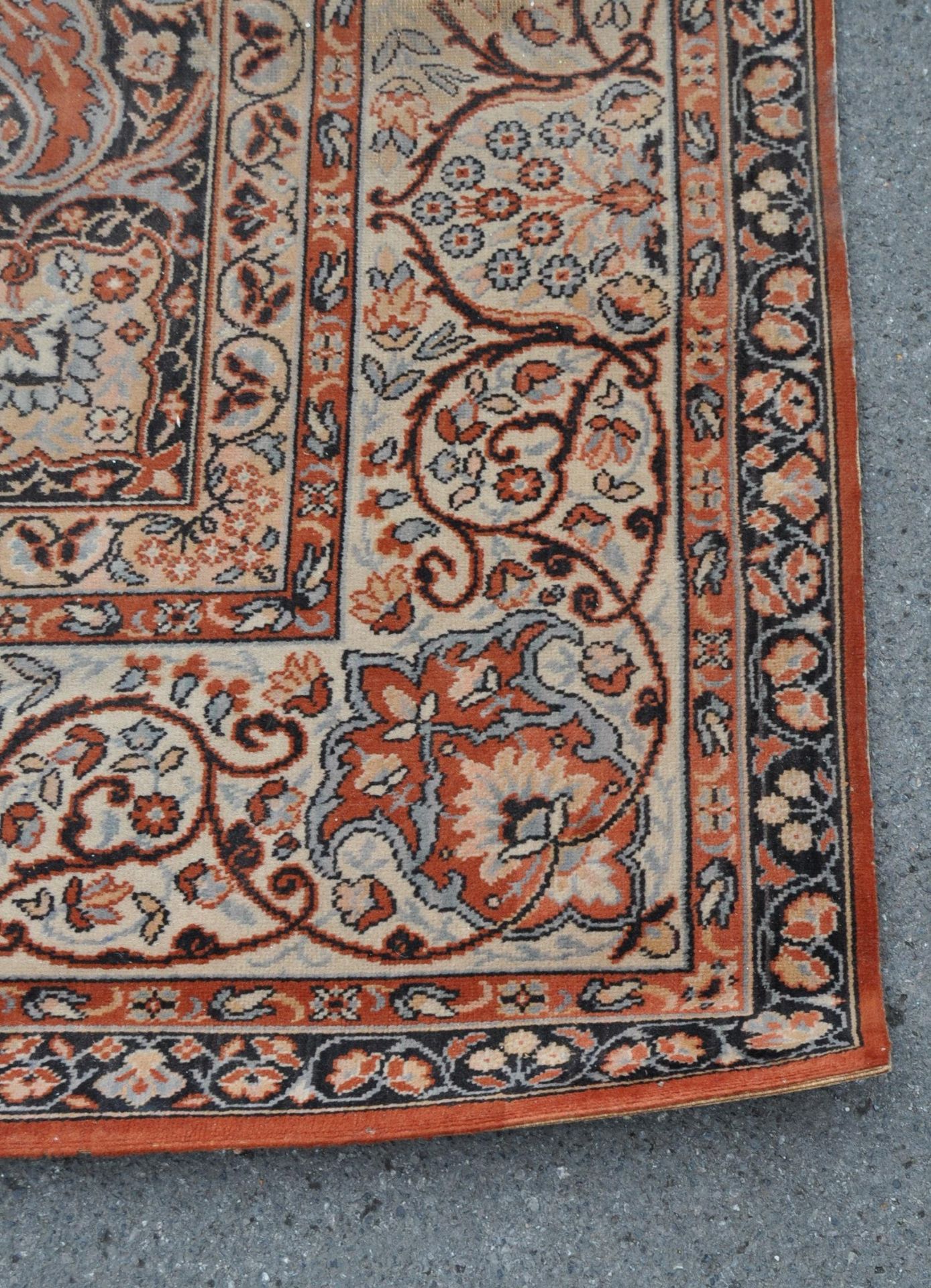 A large 20th century Persian / Islamic inspired woollen rug. The large floor carpet run with red - Image 3 of 4