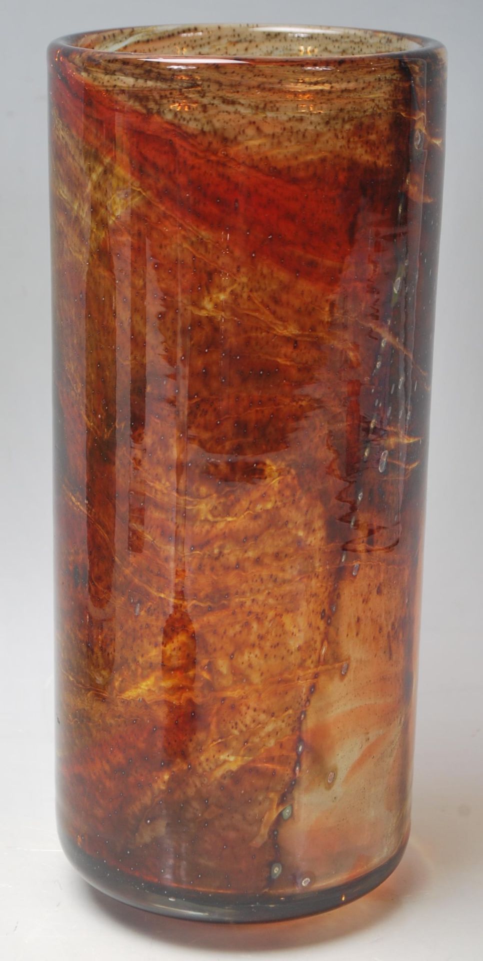 A good collection of studio art glass comprising a Sklo Union Hobnail clear glass vase, a Rudolf - Bild 5 aus 8