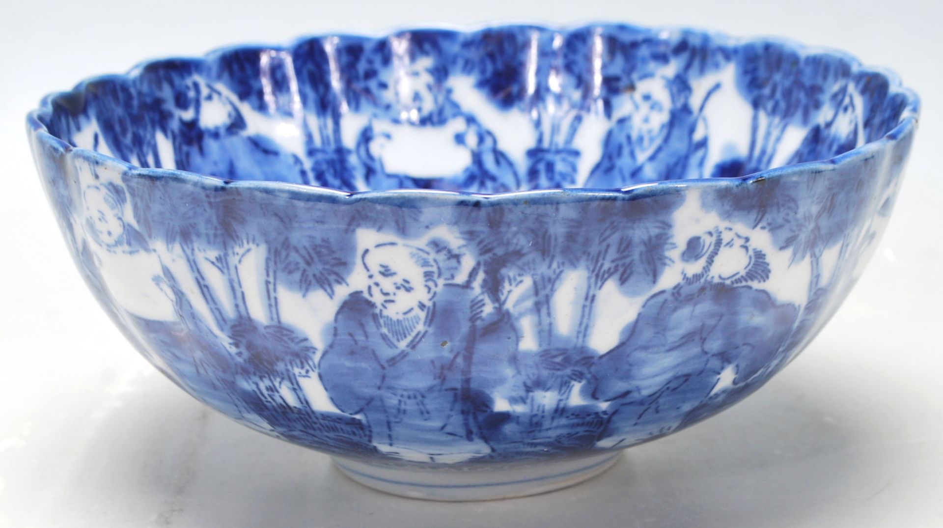 A group of Chinese ceramics to include an early 20th Century Canton dish of round form being - Bild 9 aus 11
