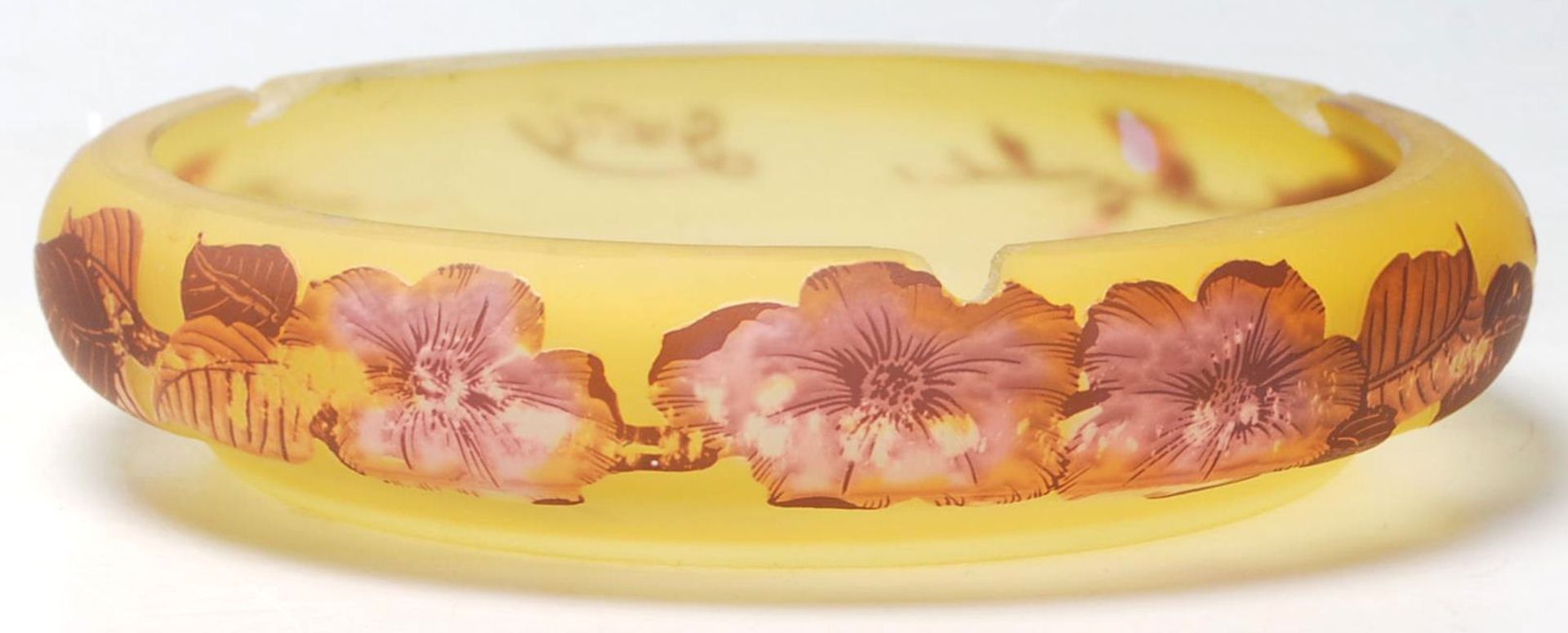 A 19th century French glass dish in the manner of Legras signed Tip. Of squat form with amber - Bild 2 aus 7