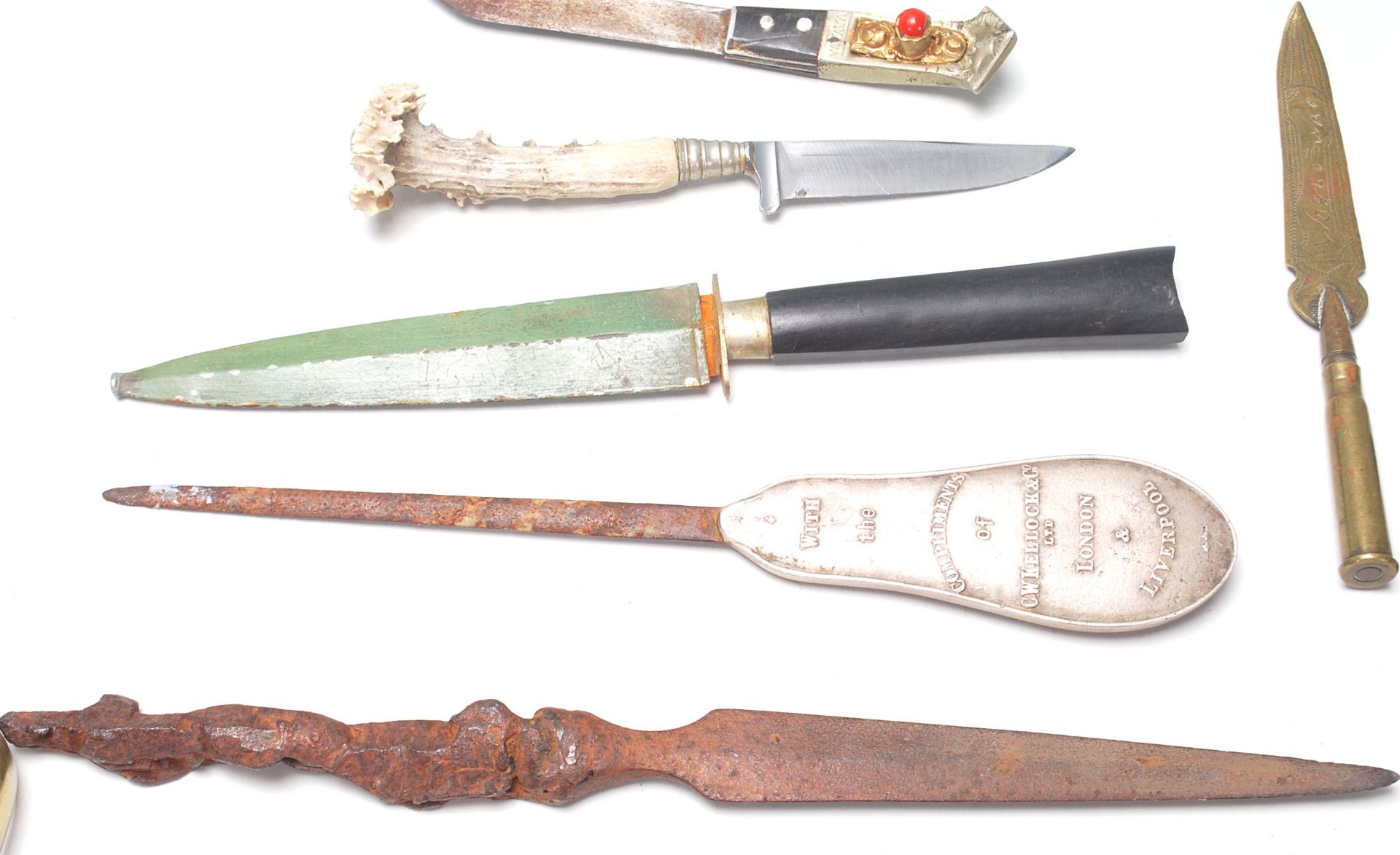 A collection of 19th Century and later weapons to include a commando knife, a Tibetan knife with - Bild 3 aus 5