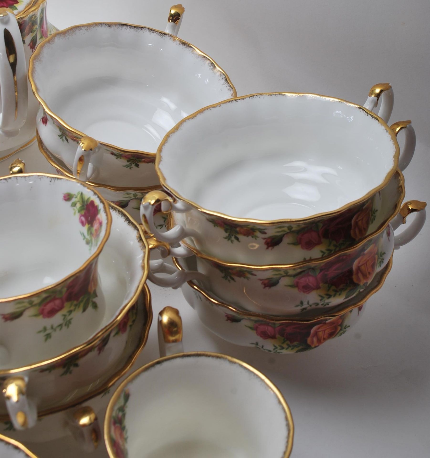 A very large Royal Albert bone china tea service / dining service in the Old Country Roses pattern - Bild 12 aus 14