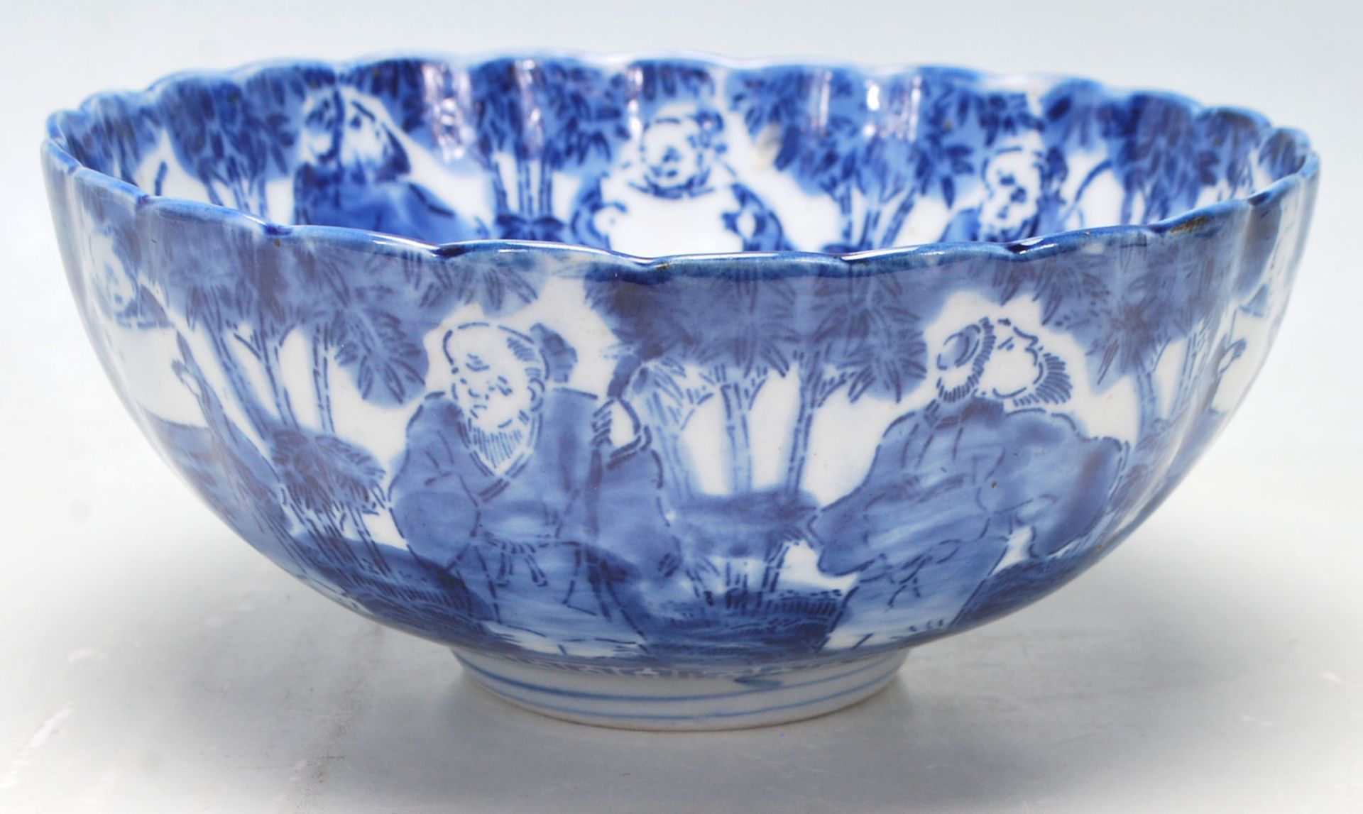 A group of Chinese ceramics to include an early 20th Century Canton dish of round form being - Bild 8 aus 11