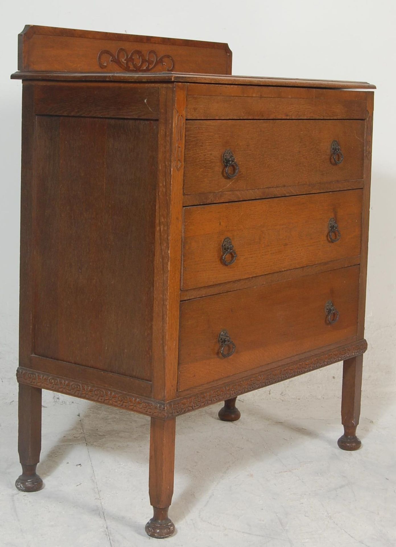 A good 1930's Queen Anne revival oak chest of drawers. The chest being raised on squared legs with