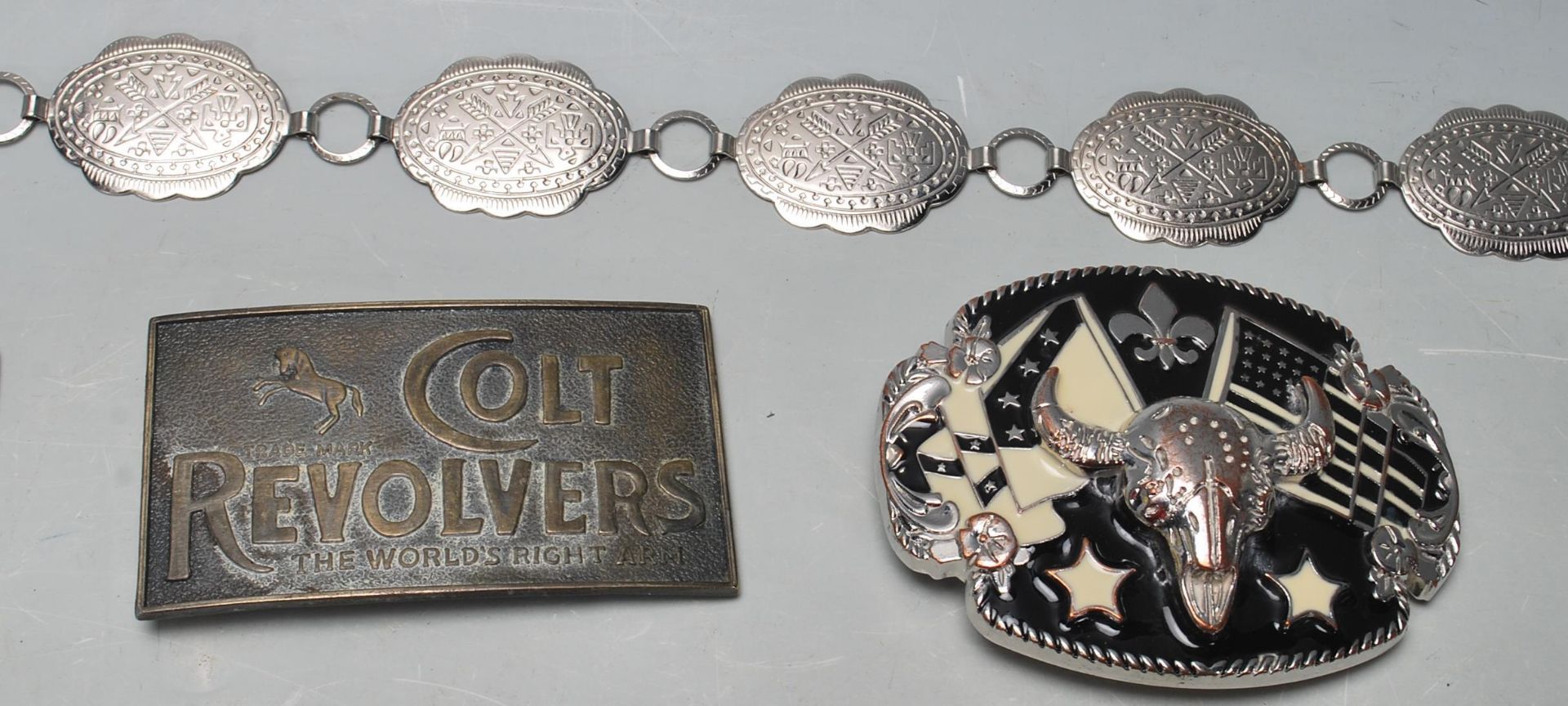 A collection of contemporary Americana / American belt buckles to include a Colt Revolver belt - Bild 3 aus 7