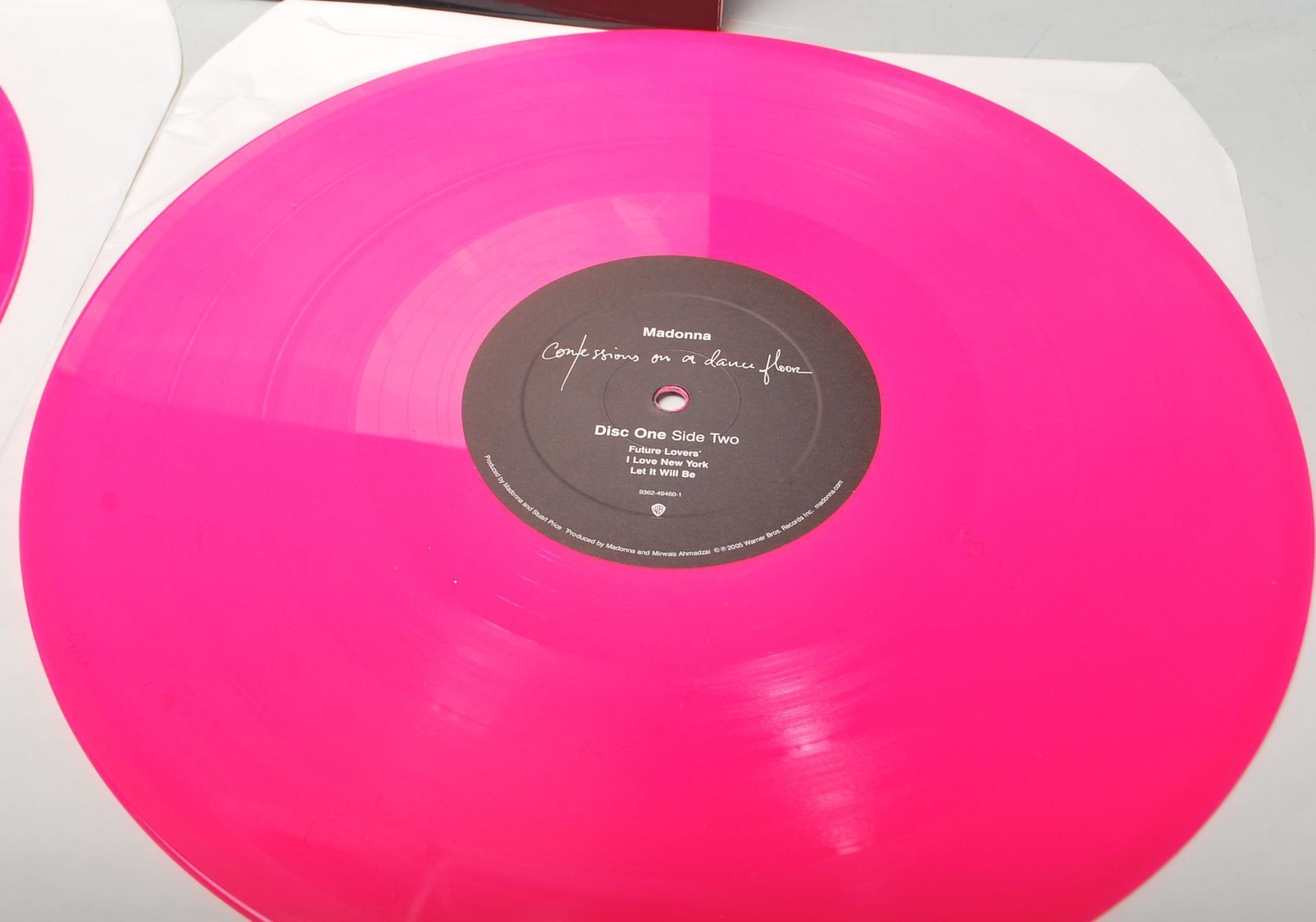 A vinyl long play LP record by Madonna - Confessions on a dance floor. Limited Edition Pink Vinyl. - Bild 4 aus 6