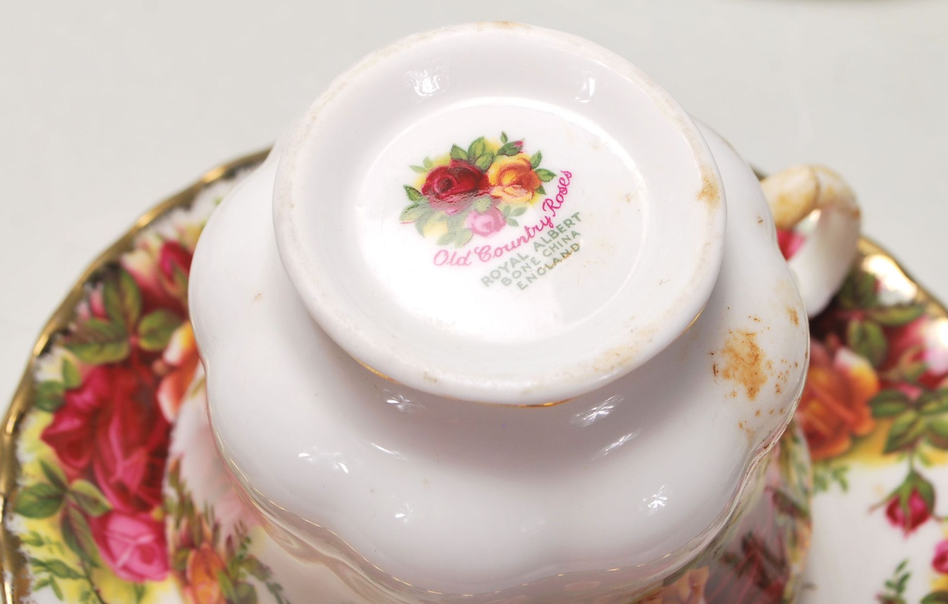 A 20th Century Royal Albert Old Country Roses tea service to include six tea cup trios, tea pot - Bild 7 aus 8