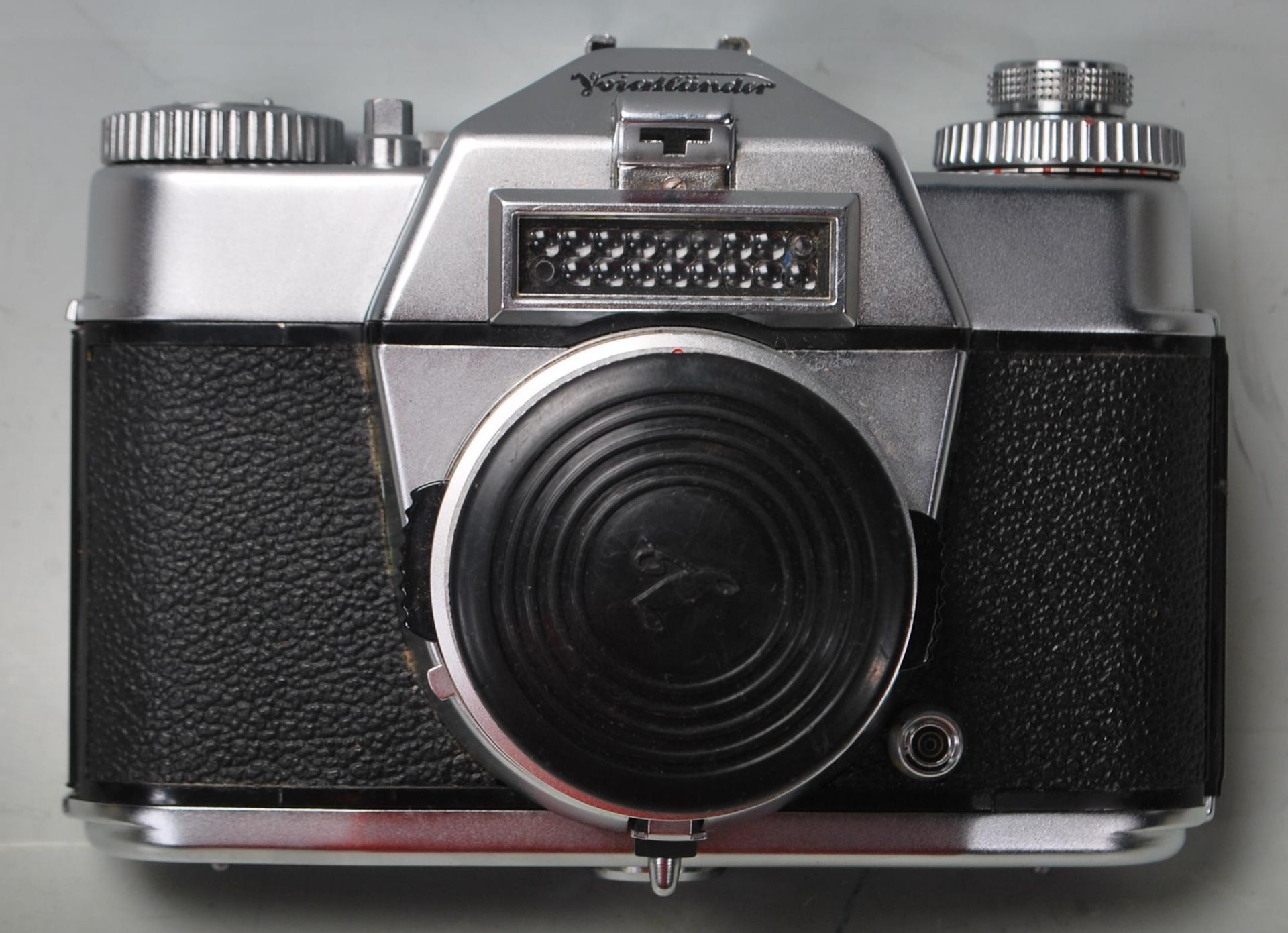 A vintage German Voigtländer camera along with spare lenses to include Nikkor S C auto 1:1.4 f= - Bild 2 aus 14