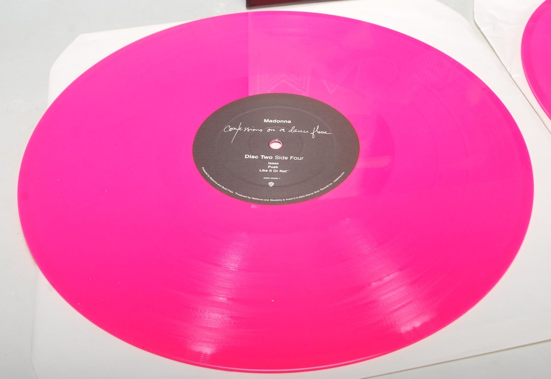 A vinyl long play LP record by Madonna - Confessions on a dance floor. Limited Edition Pink Vinyl. - Bild 5 aus 6