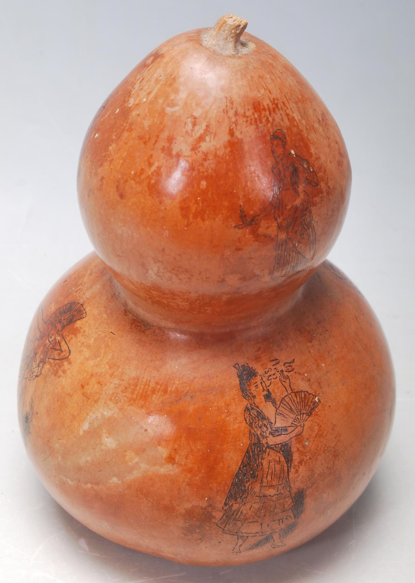 An early 20th century tribal hand carved Knobkerrie weapon along with a double gourd vase with - Bild 5 aus 6