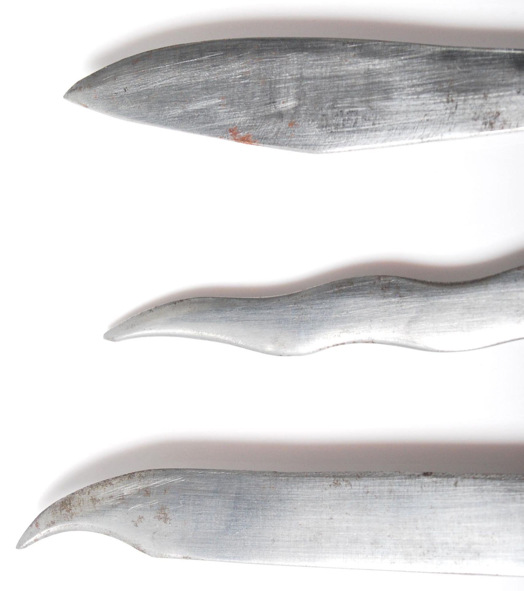 A group of three unusual silver handled 20th Century knives each having different shaped blades - Bild 4 aus 5