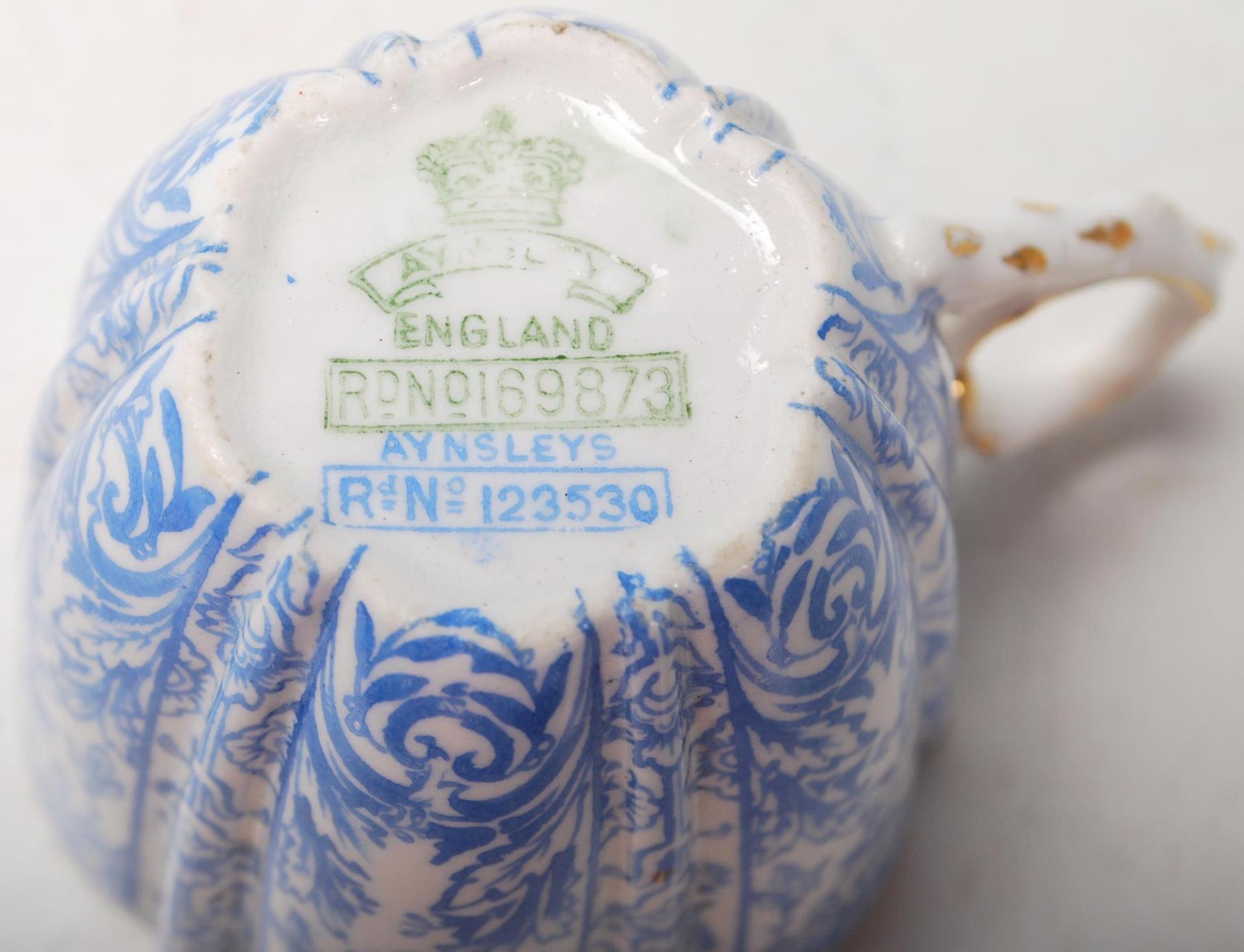 A 19th century Victorian Blue and white Aynsley Engle ceramic tea service for four comprising of - Bild 3 aus 15